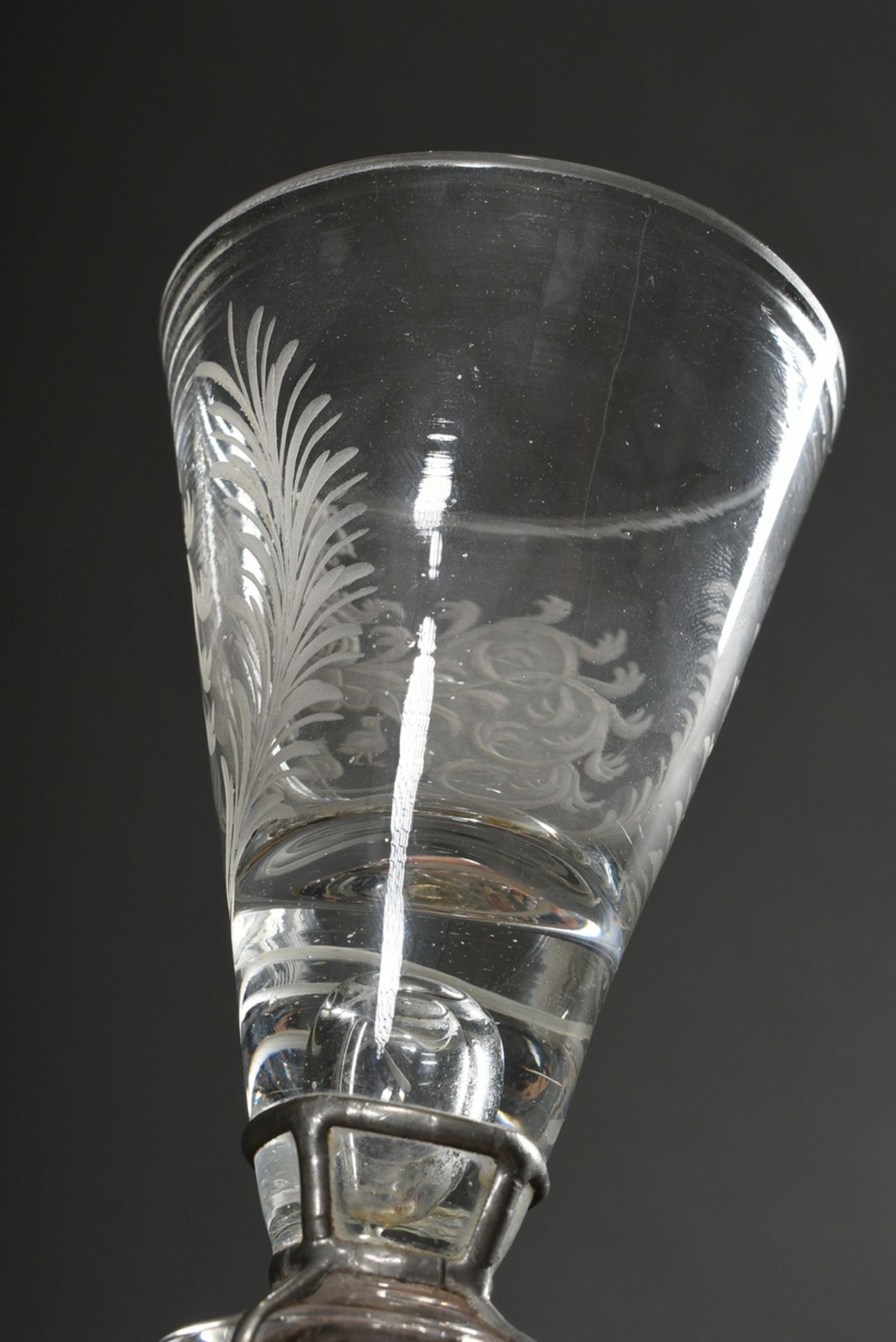 Baroque goblet glass with cut coat of arms "Three quails under a crest with figural crowning", 18th - Image 3 of 4