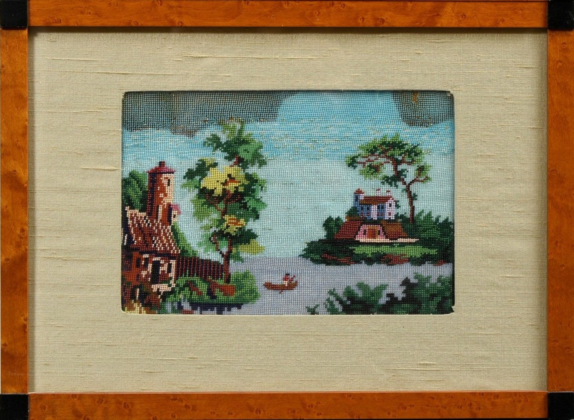 2 Feine Perlstickerei Bilder „Jagdhund Meute unter Baum“ und „Seelandschaft mit Gebäuden“, wohl Rus - Bild 2 aus 5