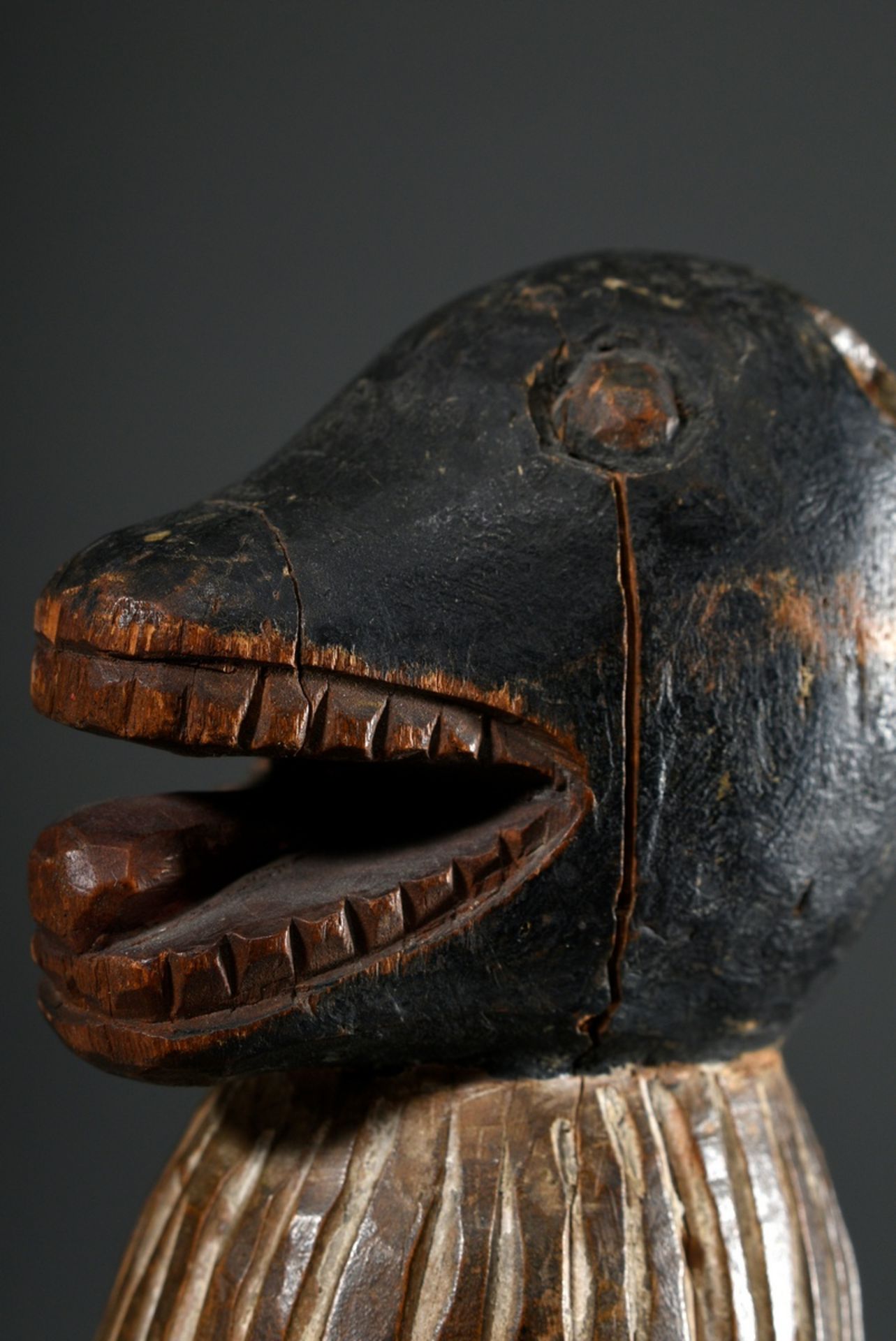 Small African carving "mask wearer with bast skirt", wood carved and coloured, h. 16,5cm, missing p - Image 3 of 4