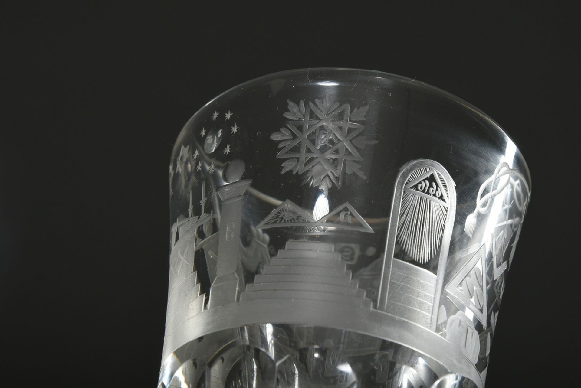 Thick-walled masonic glass with dedication inscription and rich symbol cut, lower wall with concave - Image 8 of 8