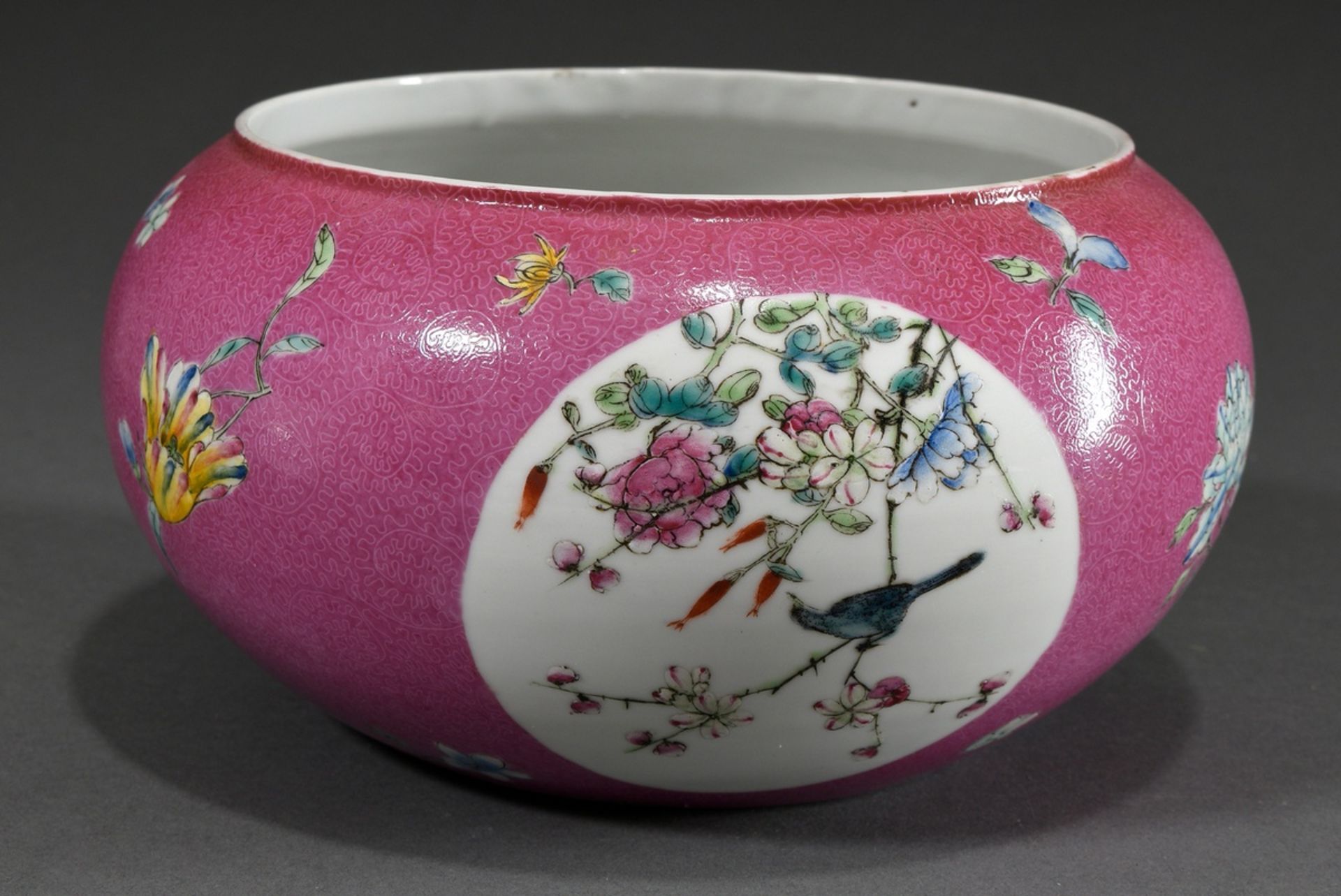 Chinese Famille Rose bowl with three round cartouches "Plants and Birds" on rosé sgraffito ground w