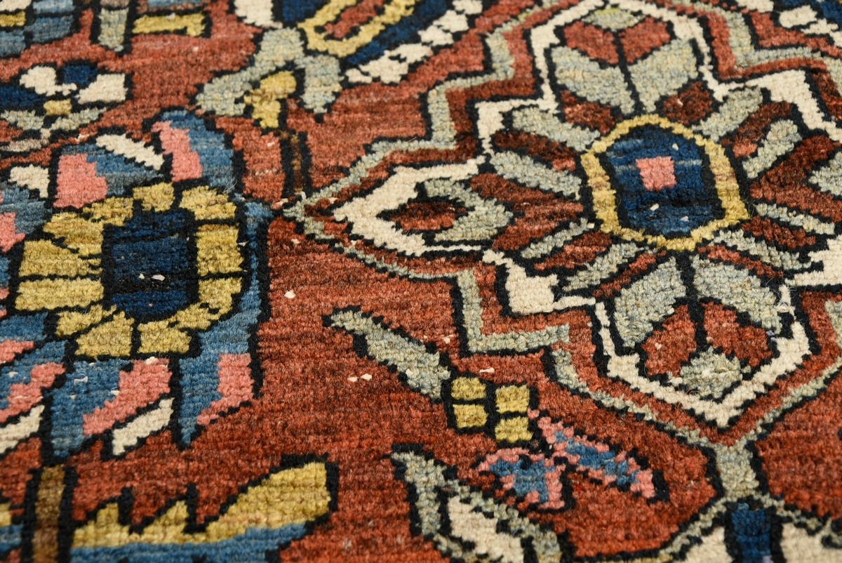 Heriz carpet in an unusual format, wool/cotton, early 20th c., 286x156cm, partial pile loss - Image 5 of 7