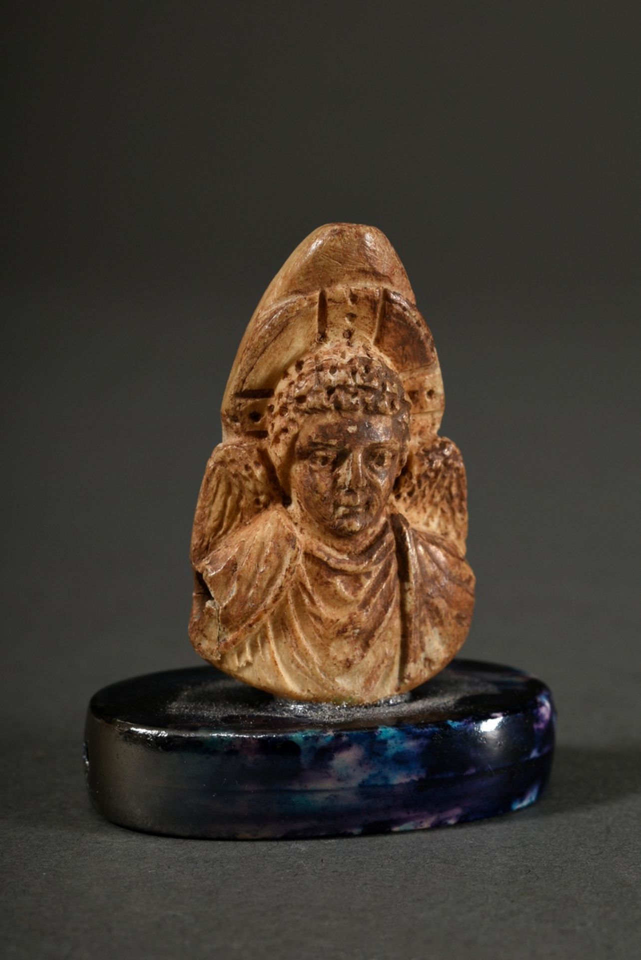 Middle Byzantine pendant "Archangel", finely carved bone with age patina, h. 4,3/5,3cm, pierced at 
