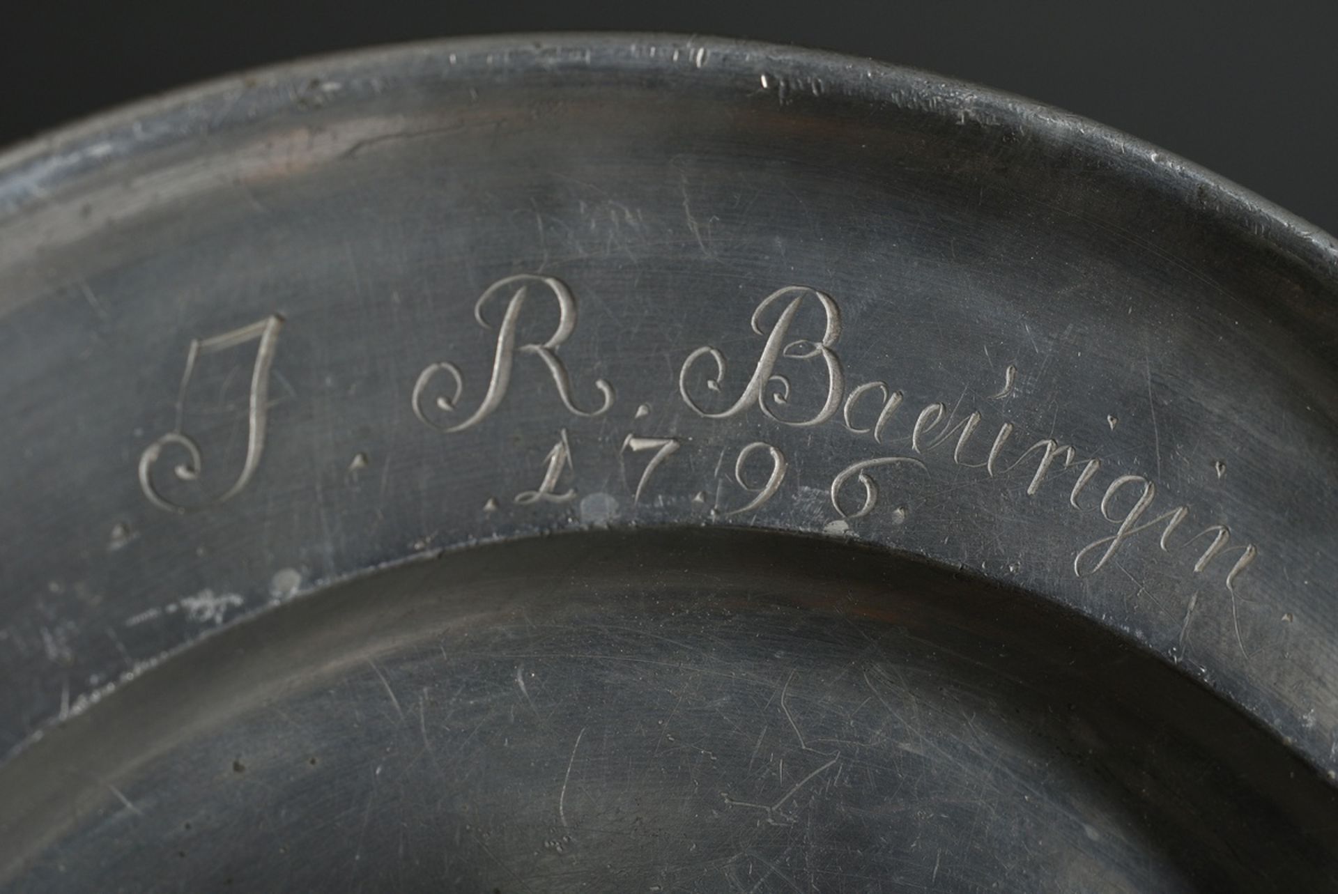 5 Various pieces of pewter, 18th century: 2 small Meissen plates with engraved owner's monograms "J - Image 9 of 14