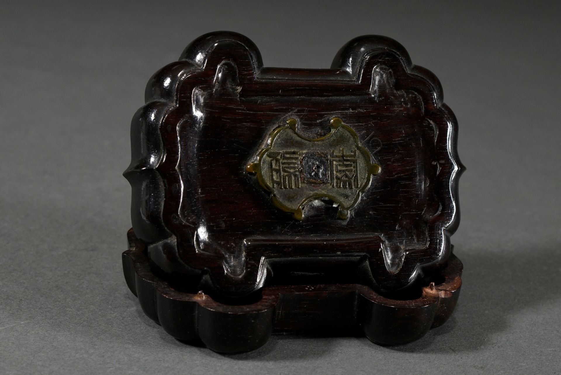 3 Diverse Teile: fein geschnitztes Blackwood Kästchen in Lingzhi Form mit aufgelegter Messing/Bronz - Bild 7 aus 9