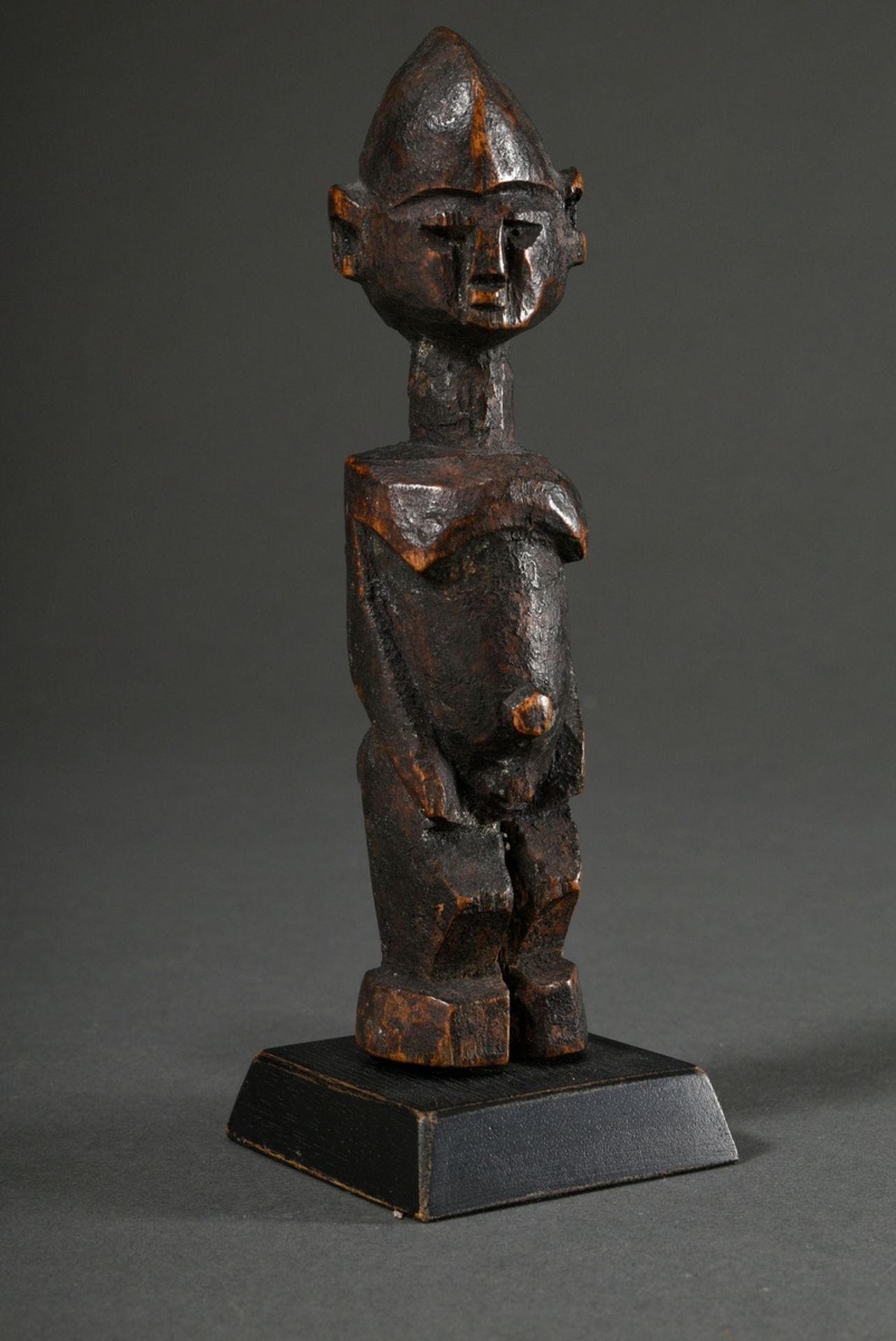 Small Dogon figure, carved wood with patina, Mali 20th century, h. 17,3cm
