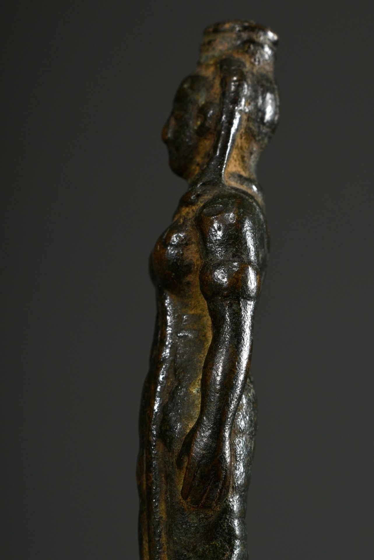 Small statuette "Female Egyptian deity", bronze with greenish patina, mounted/glued on marble base, - Image 6 of 6