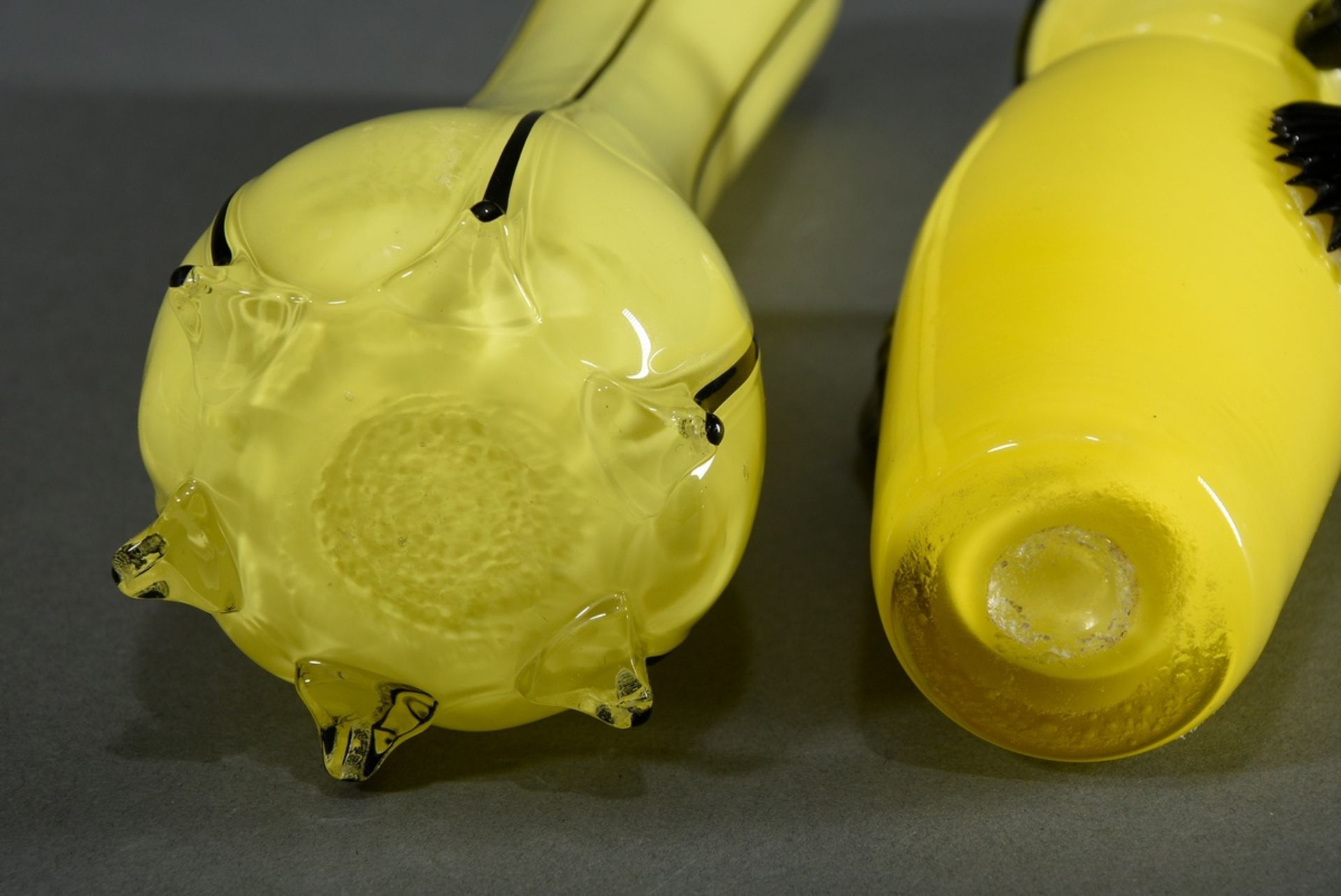 2 Diverse "Tangoglas" Vasen in Loetz Art, farbloses Glas mit gelben Innenfang und schwarzem Akzente - Bild 4 aus 4