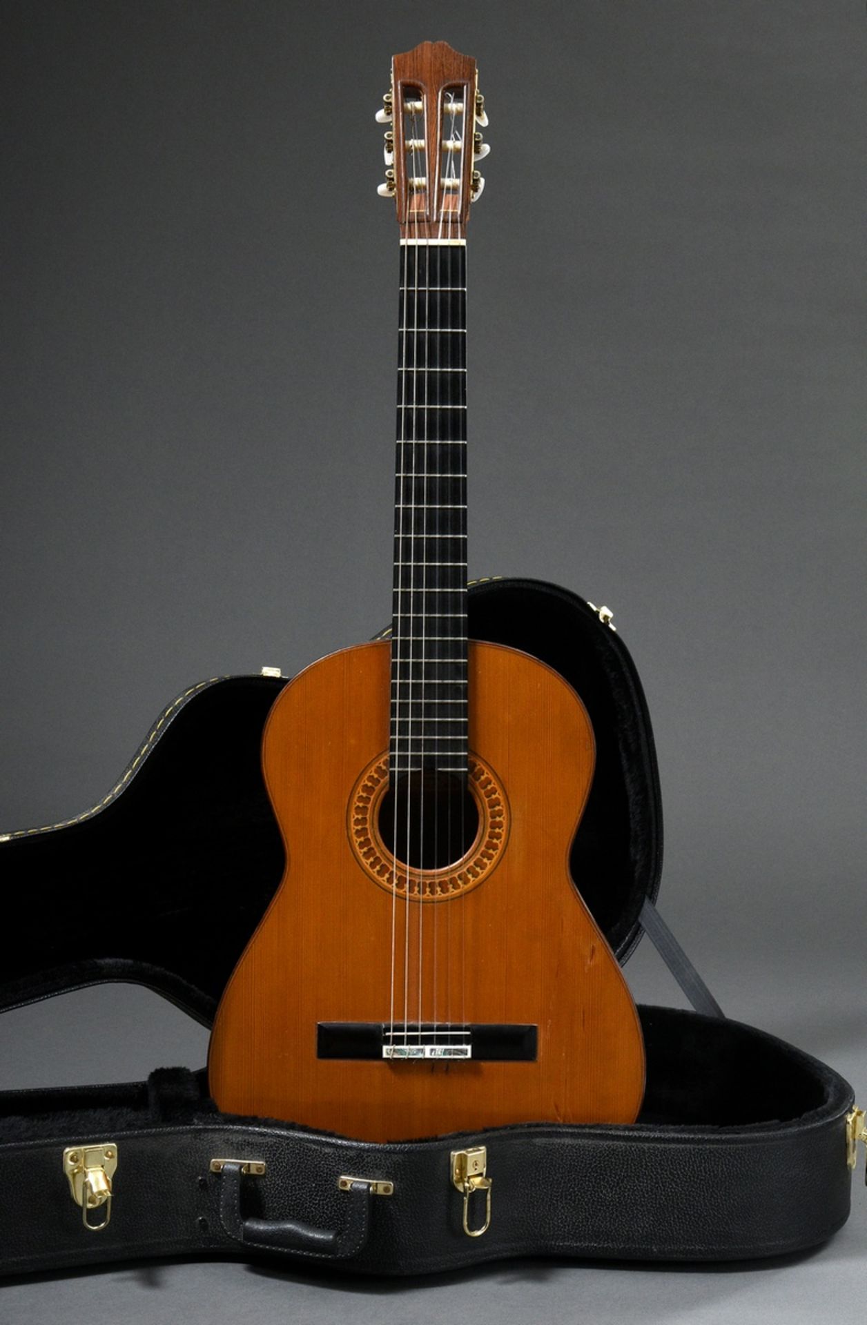 Flamenco guitar, Michael Wichmann, Hamburg 1987, label inside with stamp and signature, cedar top (