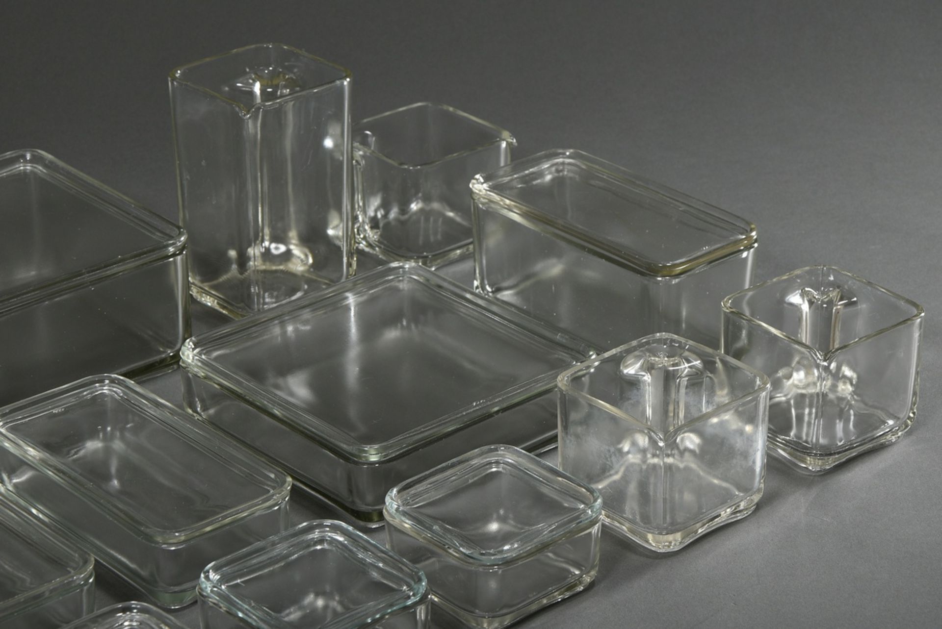 13 Stackable storage jars from the "Kubus-Geschirr", 7 with lids, colourless pressed glass, designe - Image 4 of 6