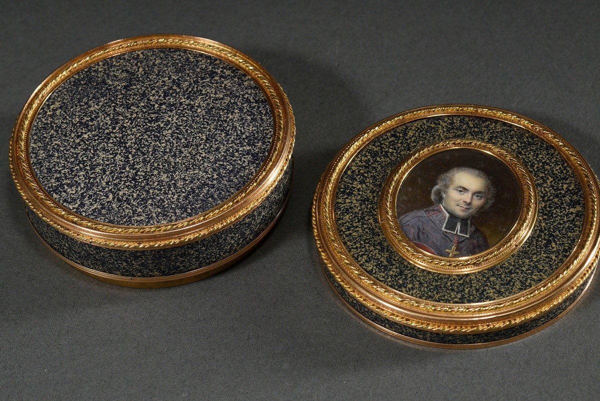 Round lacquer tabatiere with gold cord mounts and portrait medallion of the cleric "François Dumont - Image 6 of 7