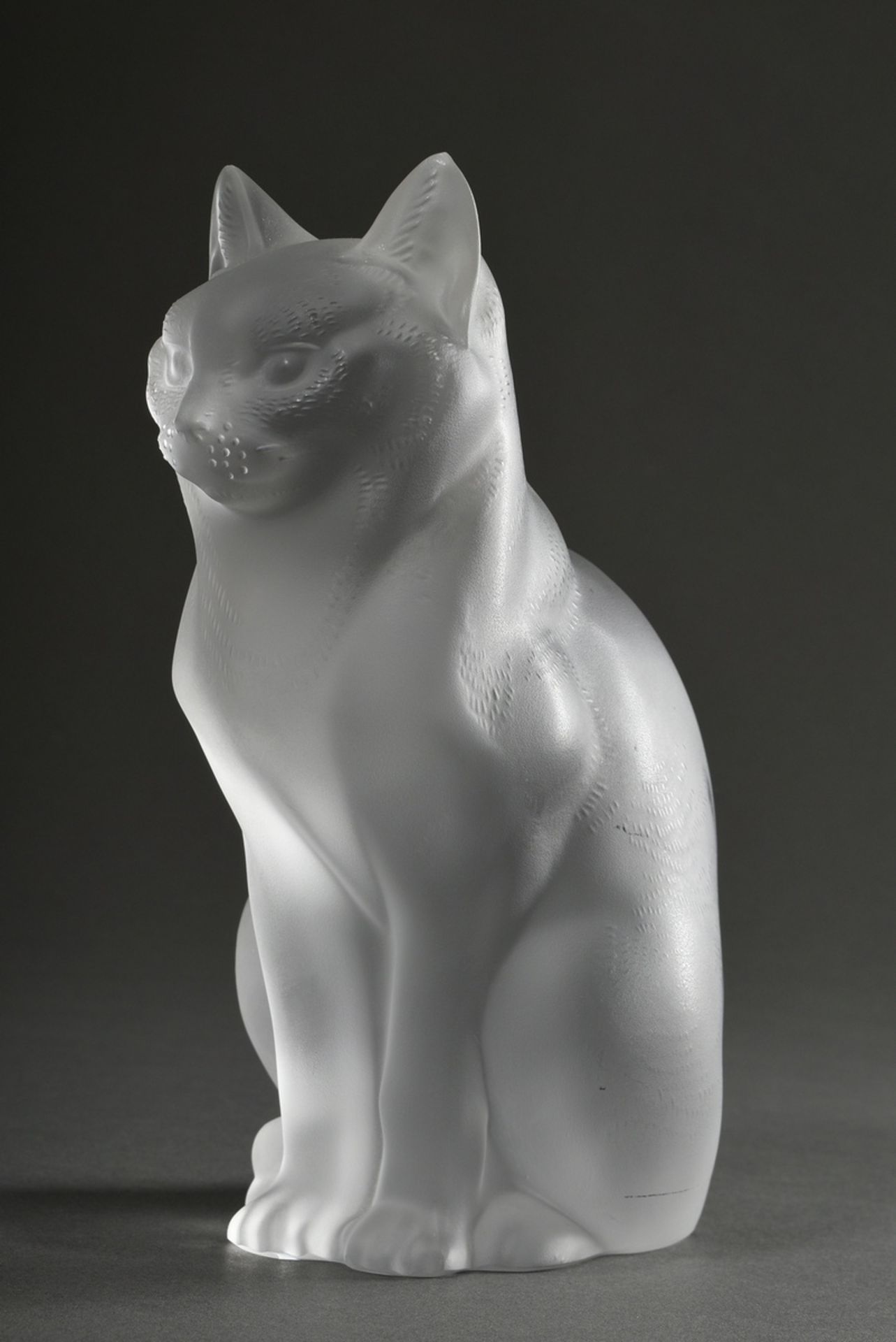 Lalique glass animal "Cat", colourless glass, satined, incised signature, France 20th c., h. 20,8cm - Image 2 of 7