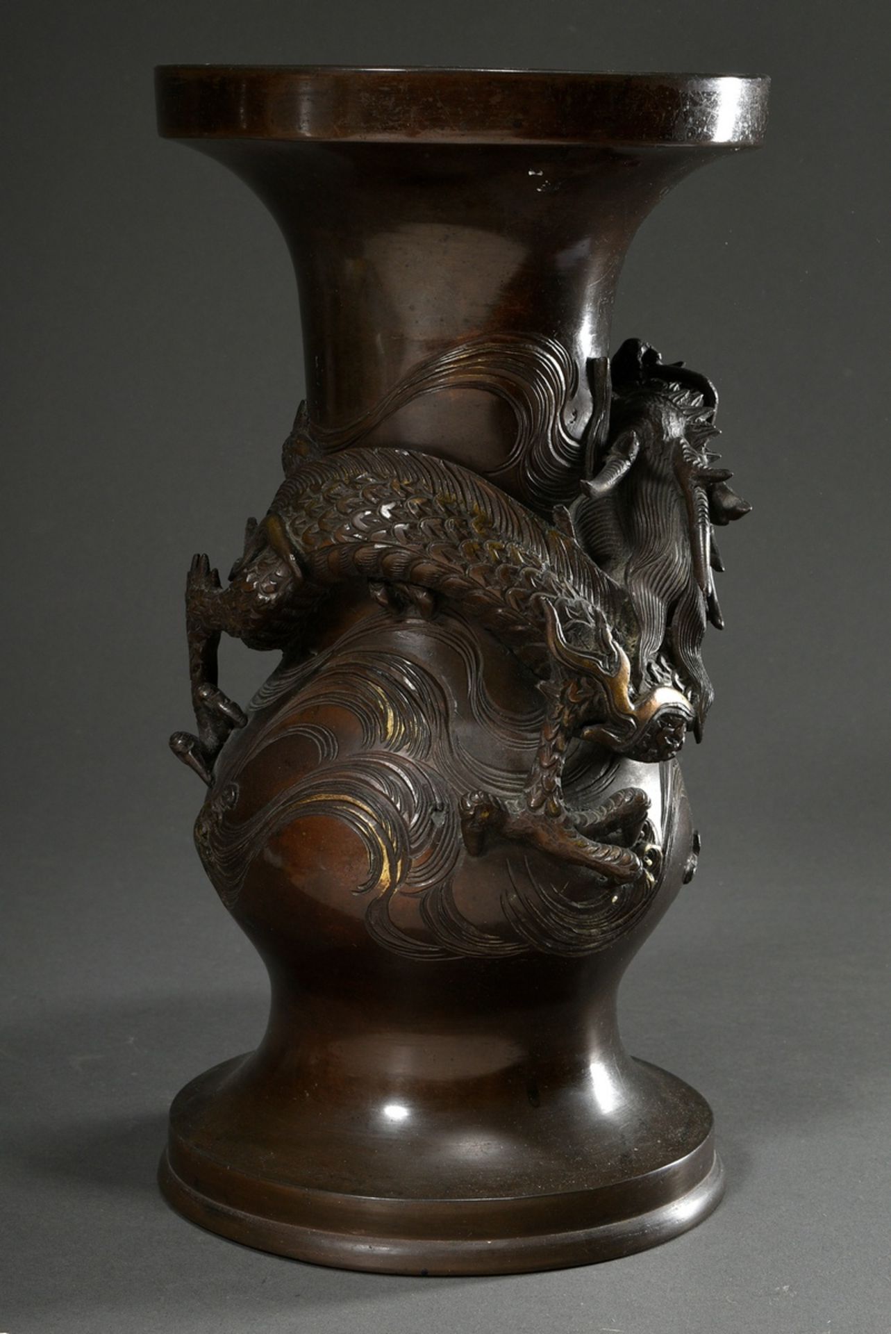 Japanese bronze temple vase with sculpted dragon, dark patinated and chiselled, 4-character Genzan - Image 3 of 8