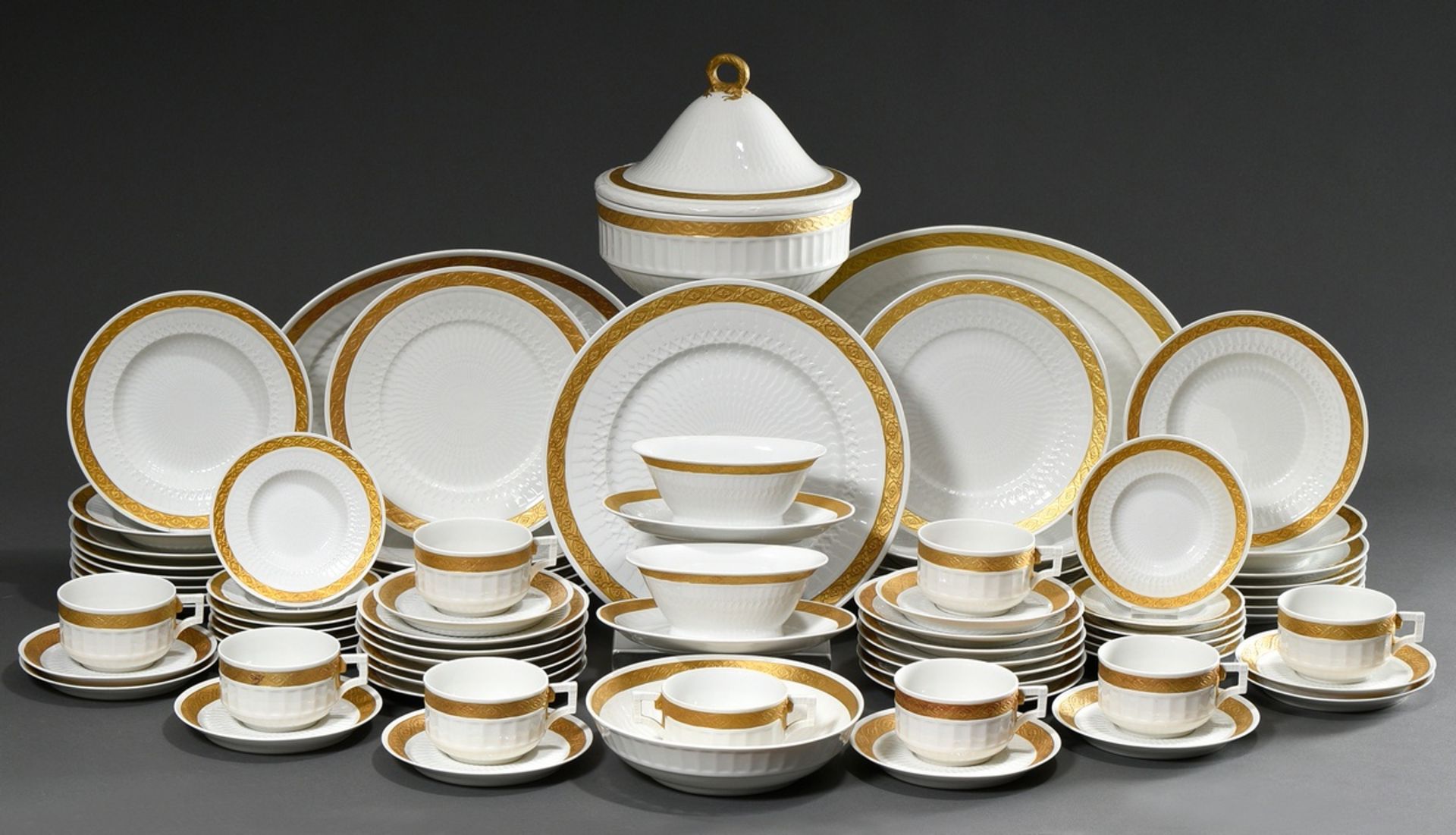 67 Teile Royal Copenhagen "Fächer Gold", bestehend aus: 12 Speiseteller (Ø 26cm, 11519), 11 kleine