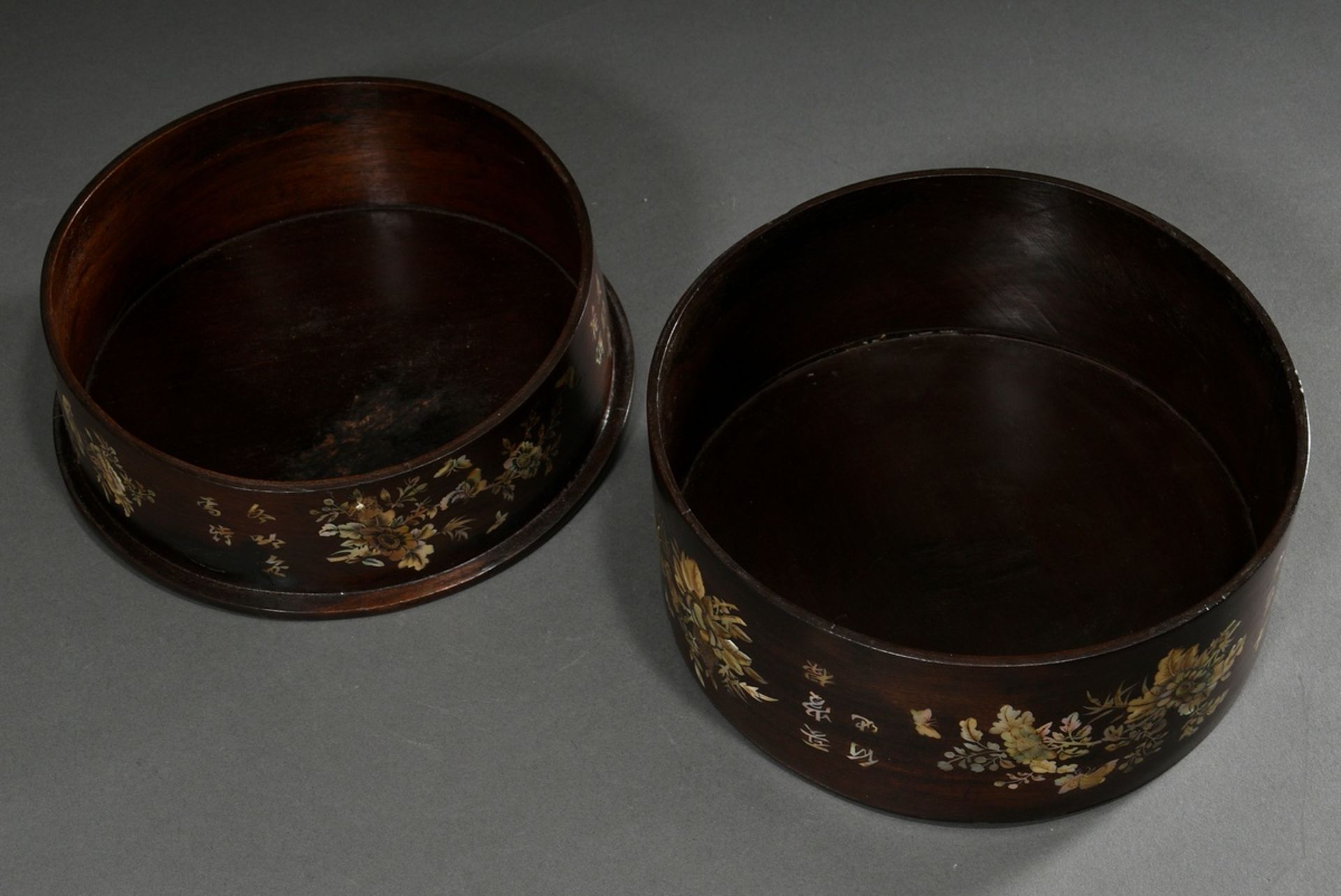 Large round wooden lidded box with mother-of-pearl inlays "Flowers, Fruits and Birds", South China - Image 5 of 7