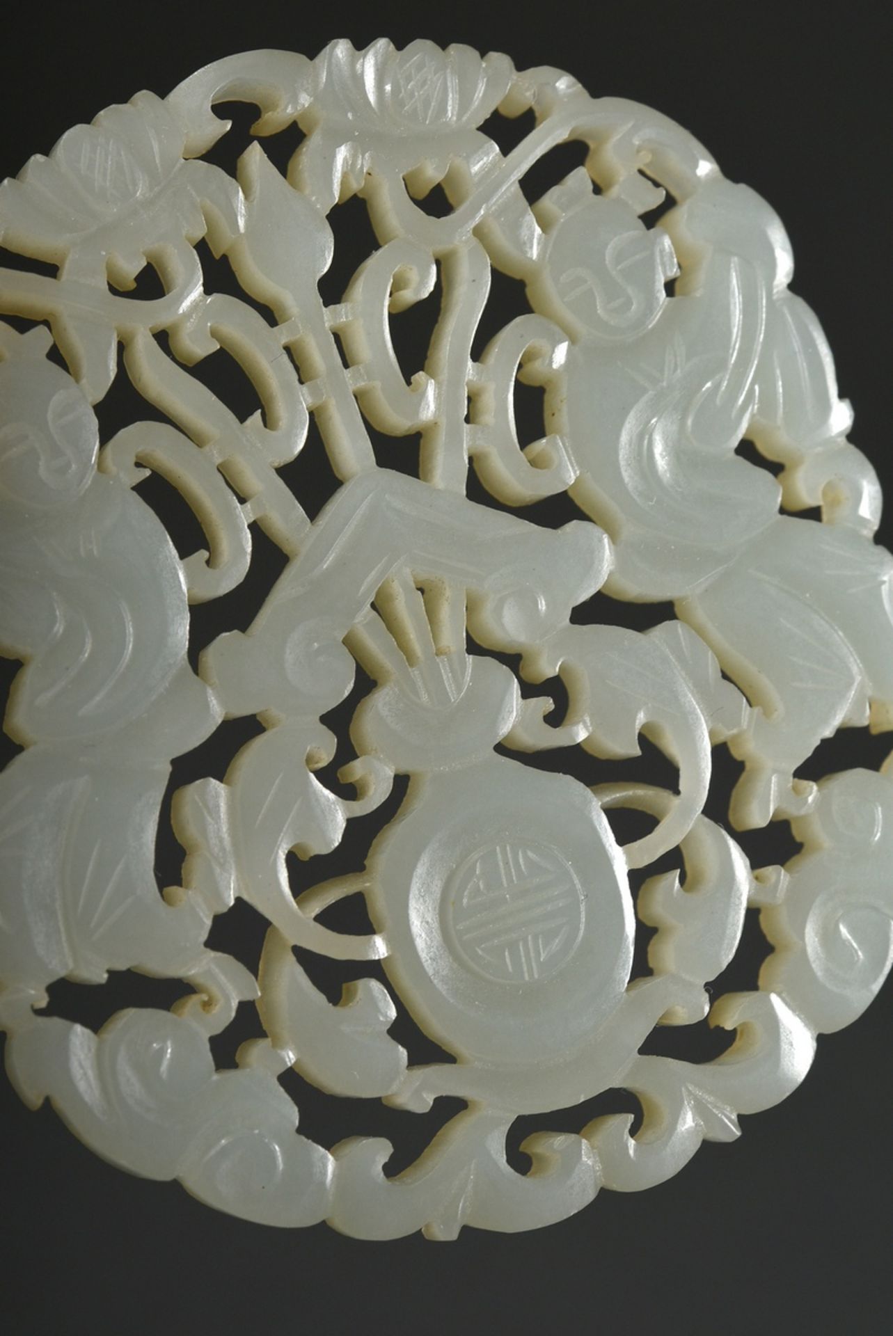 Light openwork jade plaque "Two genii and lotus vase", 6x5cm - Image 4 of 4