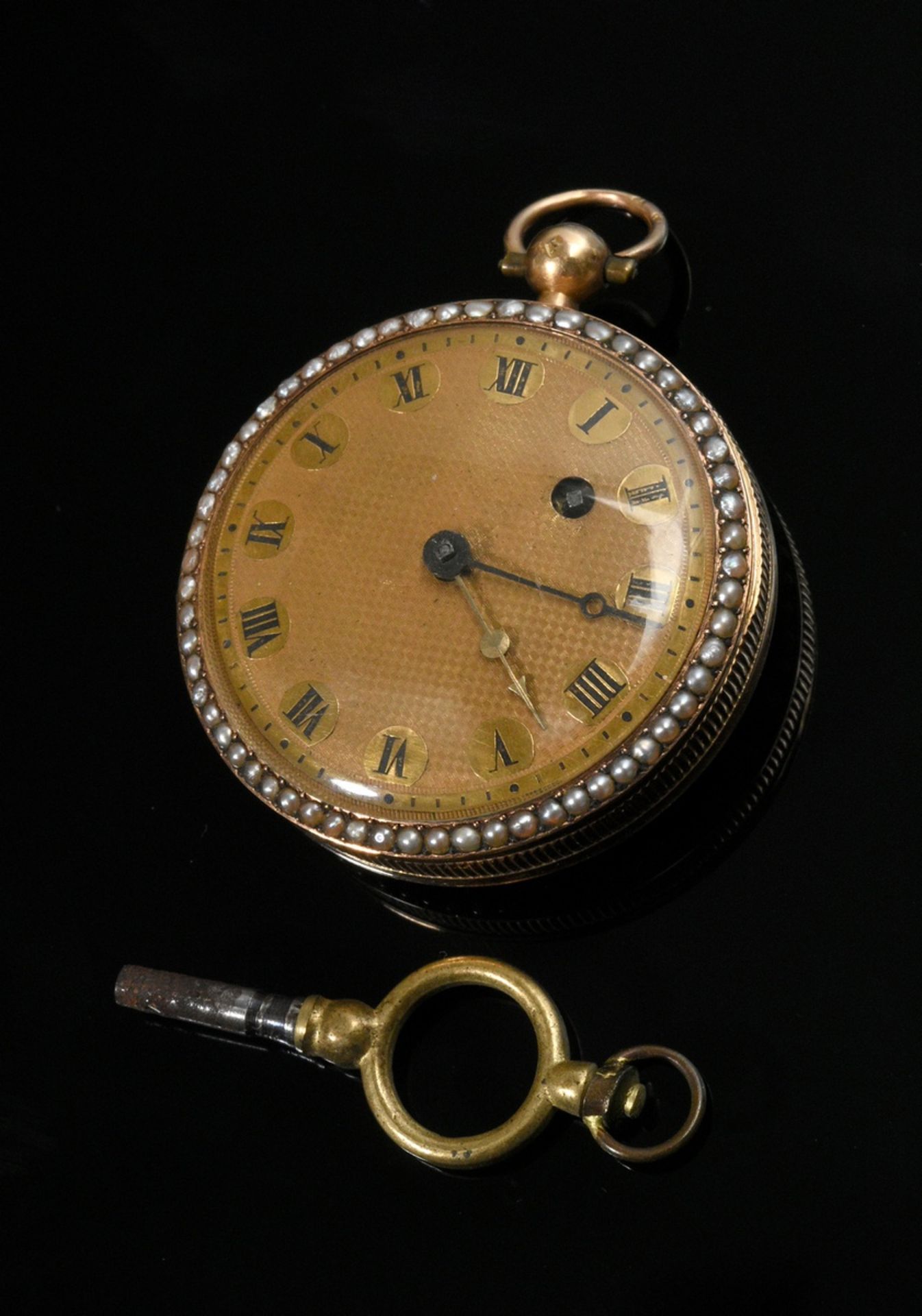 Spindle pocket watch in fine guilloché yellow gold 750 case with seed pearl lunettes, Roman numeral