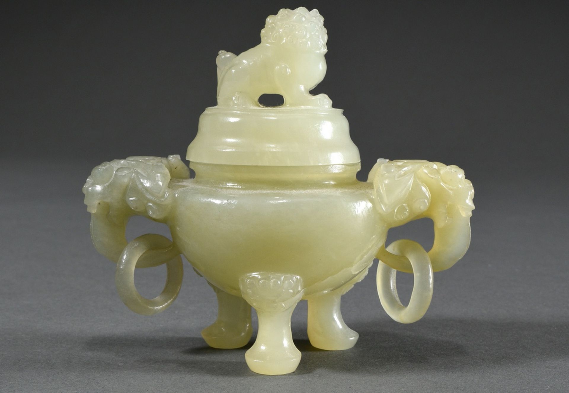 Miniature Koro of light green serpentine with movable ring handles and lion knob, mythical creature - Image 3 of 7