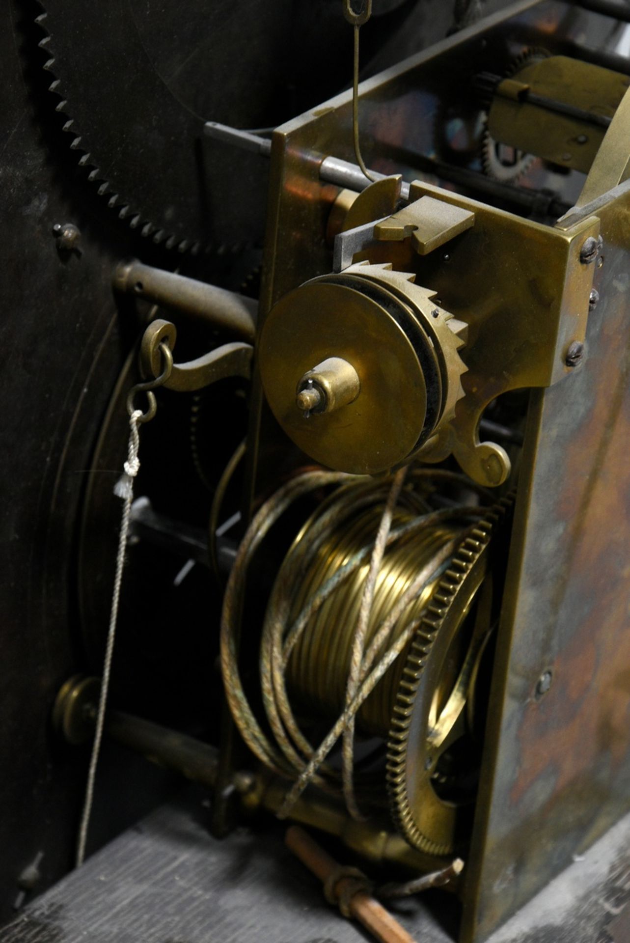 Amsterdam baroque grandfather clock by Jan Storm (mentioned 1717), brass dial with blackened Roman - Image 25 of 26