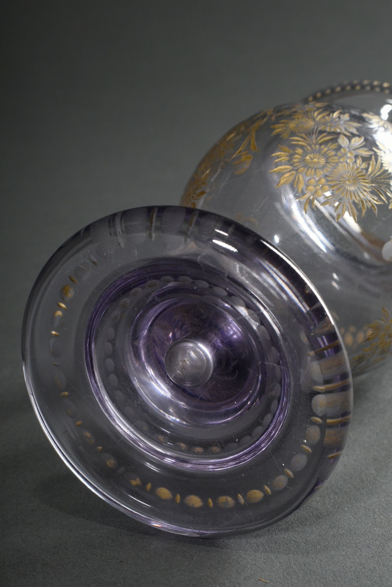 Zartviolette Glas Balustervase mit vergoldetem floralem Schliffdekor und Schwarzlotmalerei Silhouet - Bild 6 aus 6