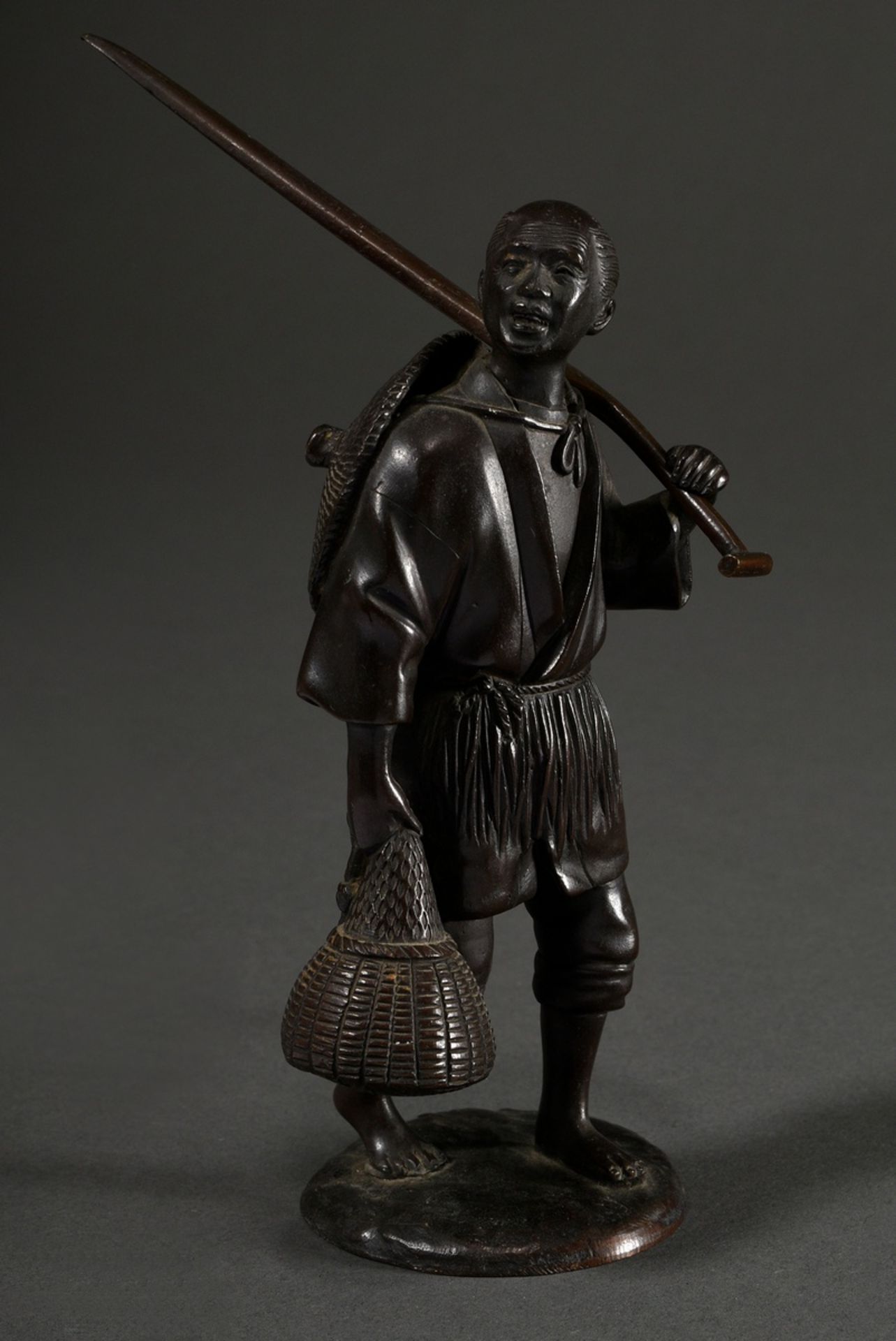 Small Japanese bronze "Fisherman", marked: Shûkô (Hidemitsu) kansei, Meiji period, around 1880, h.