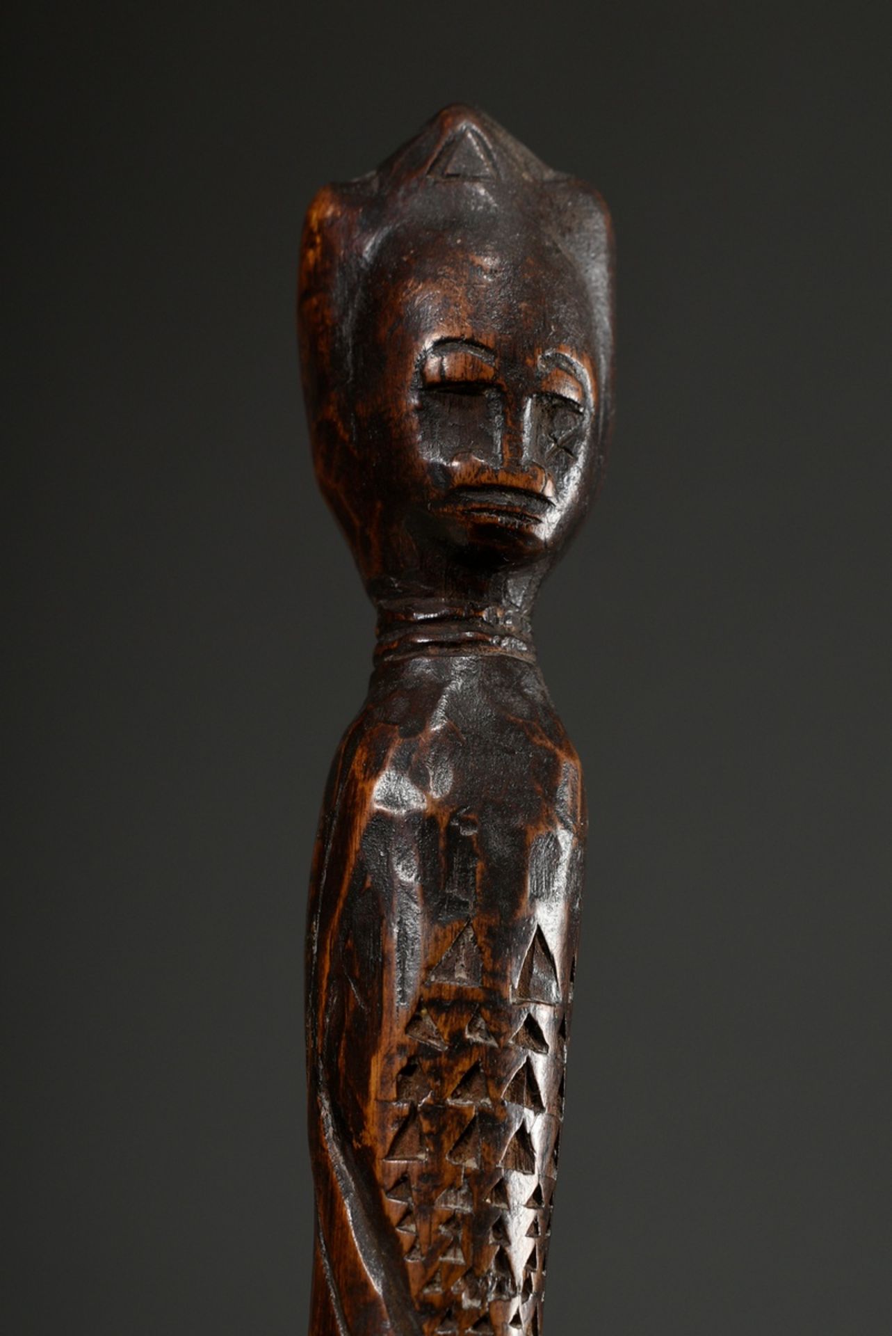 Large Baule slingshot "Male double figure with crocodile", finely carved dark wood, Ivory Coast, ba - Image 4 of 5