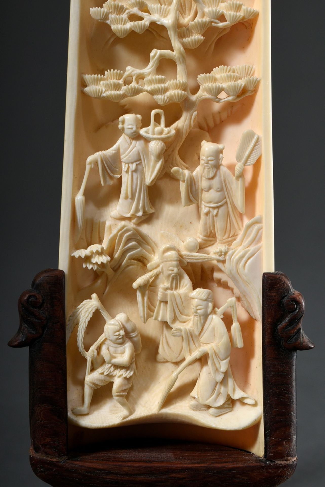 Ivory handrest in the shape of a bamboo segment "Sage descending a mountain", on the inside fine sc - Image 3 of 10