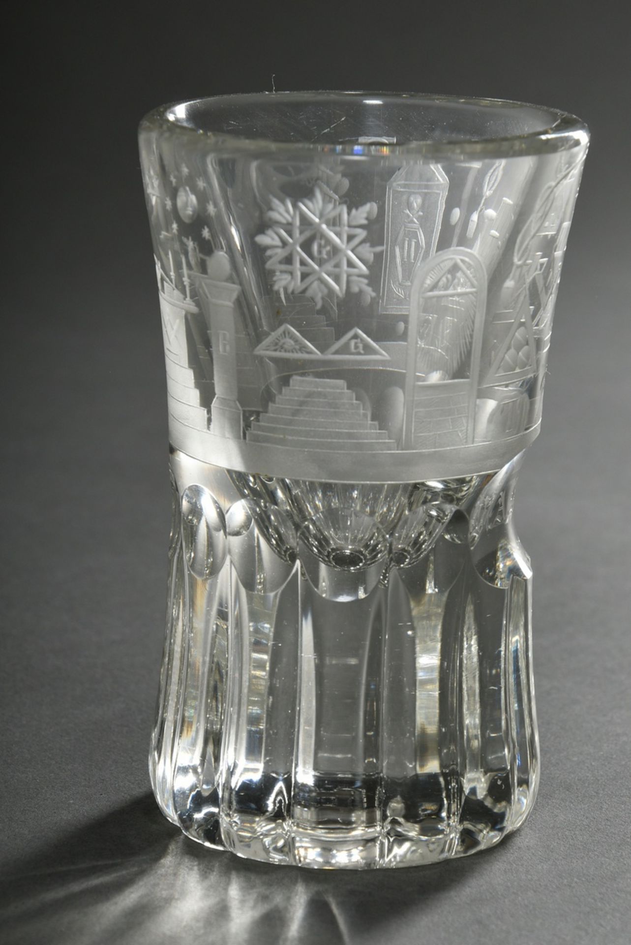 Thick-walled masonic glass with dedication inscription and rich symbol cut, lower wall with concave - Image 5 of 8