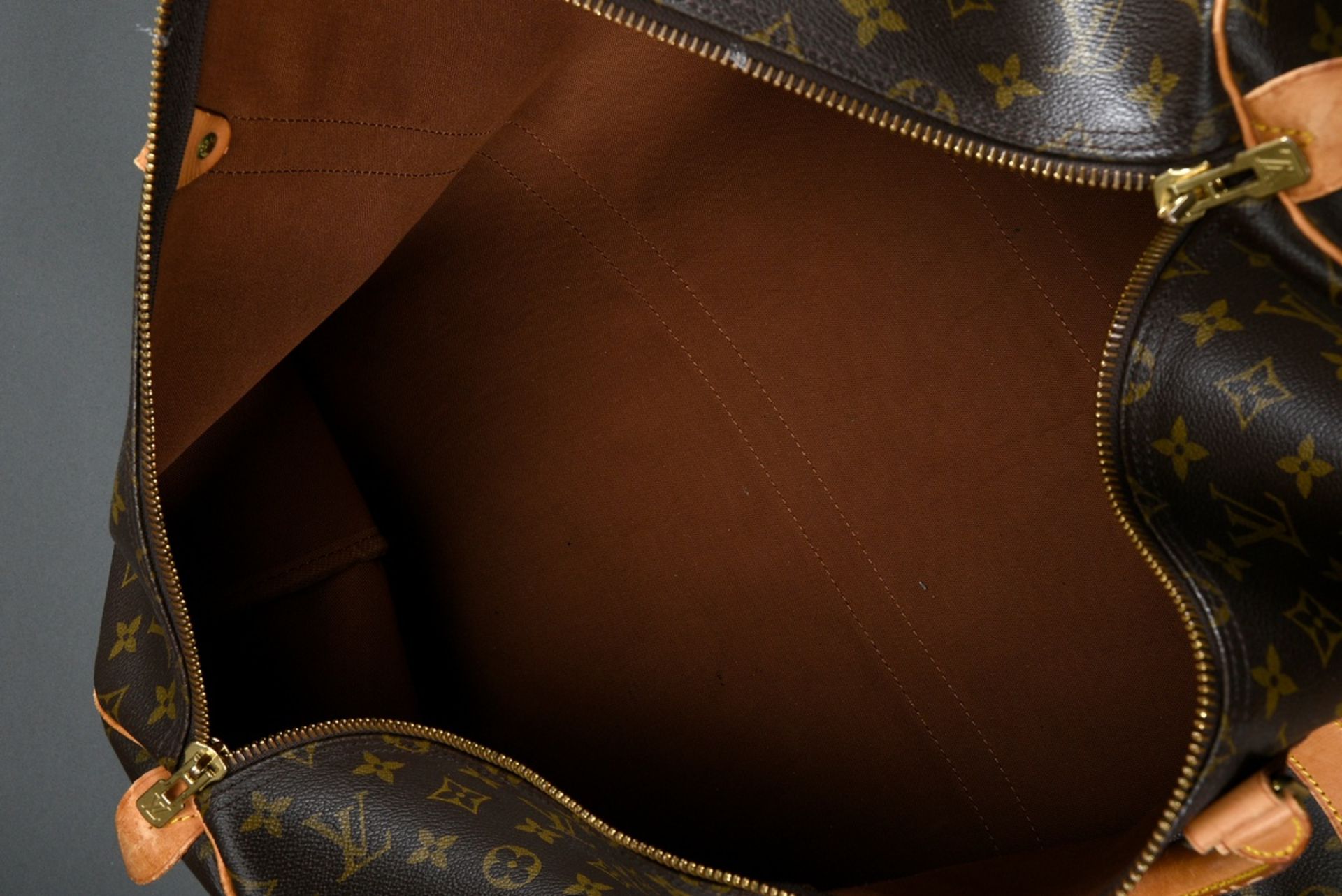 Louis Vuitton vintage "Keepall 55" in monogram canvas with brown textile lining, light cowhide leat - Image 5 of 5