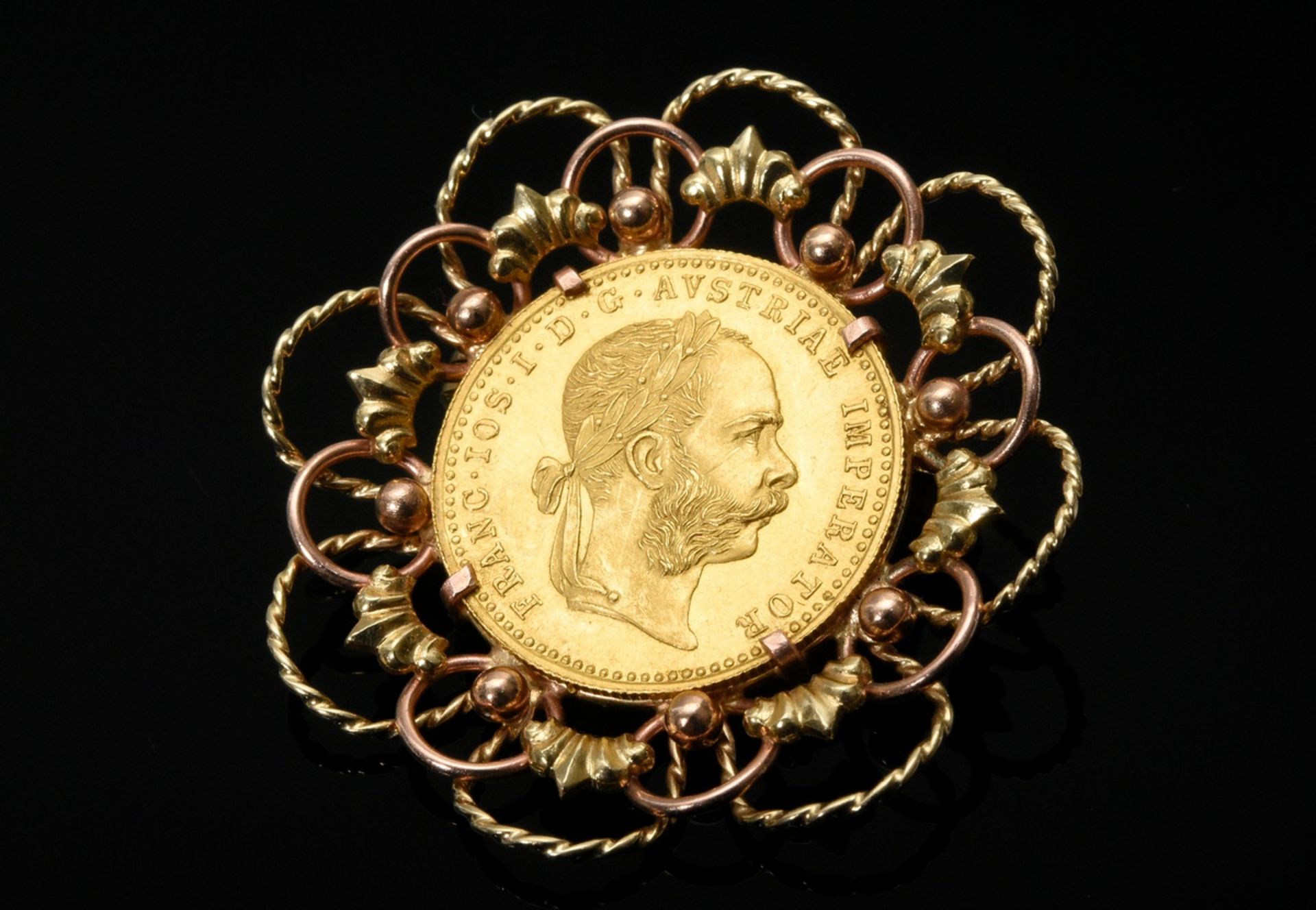 Filigree yellow gold 585 pin with yellow gold 986 coin "1 Ducat, Emperor Franz Joseph I, 1915", 8,5