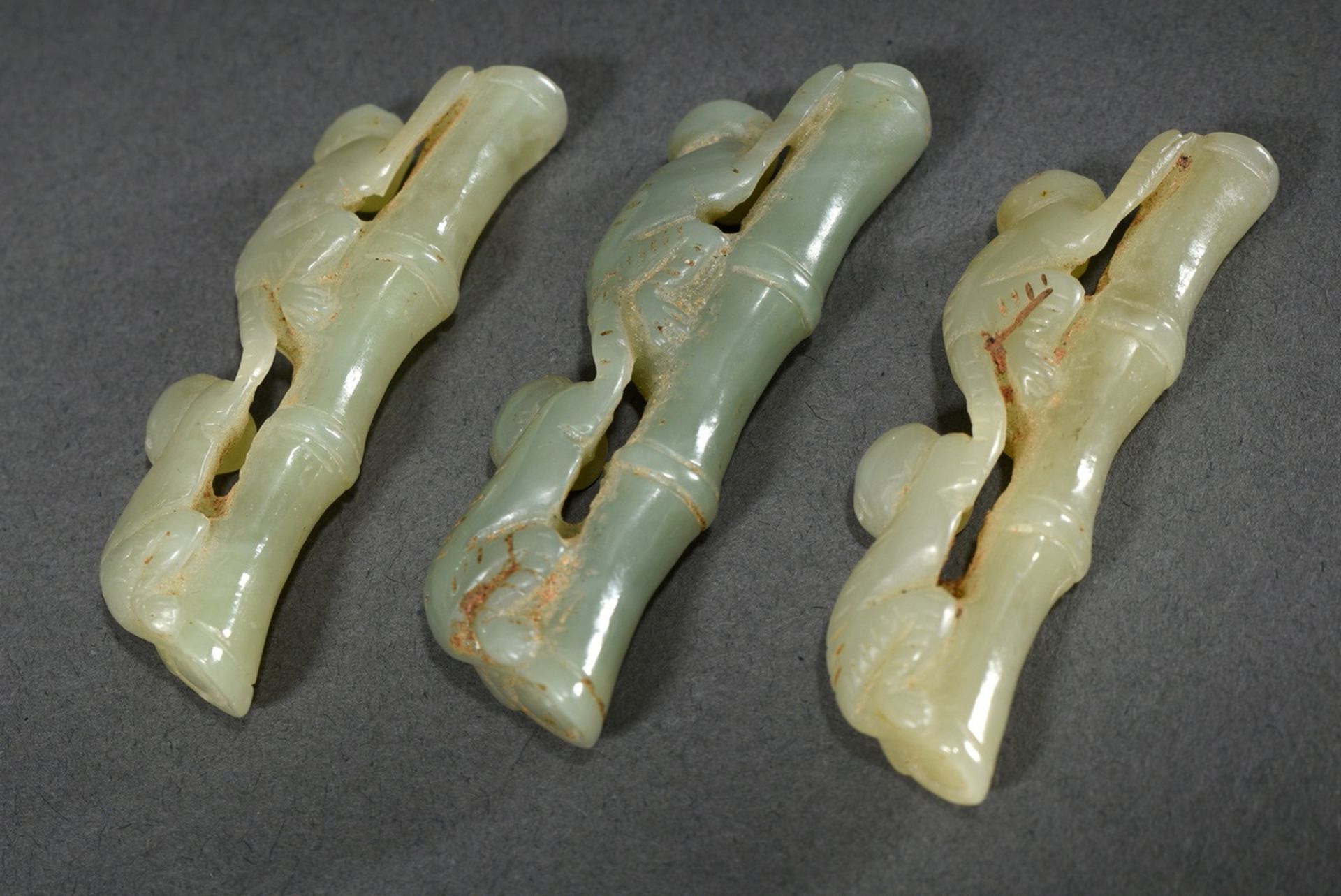 3 Various light green jade carvings: "Two monkeys on bamboo", China, l. 6cm - Image 3 of 4