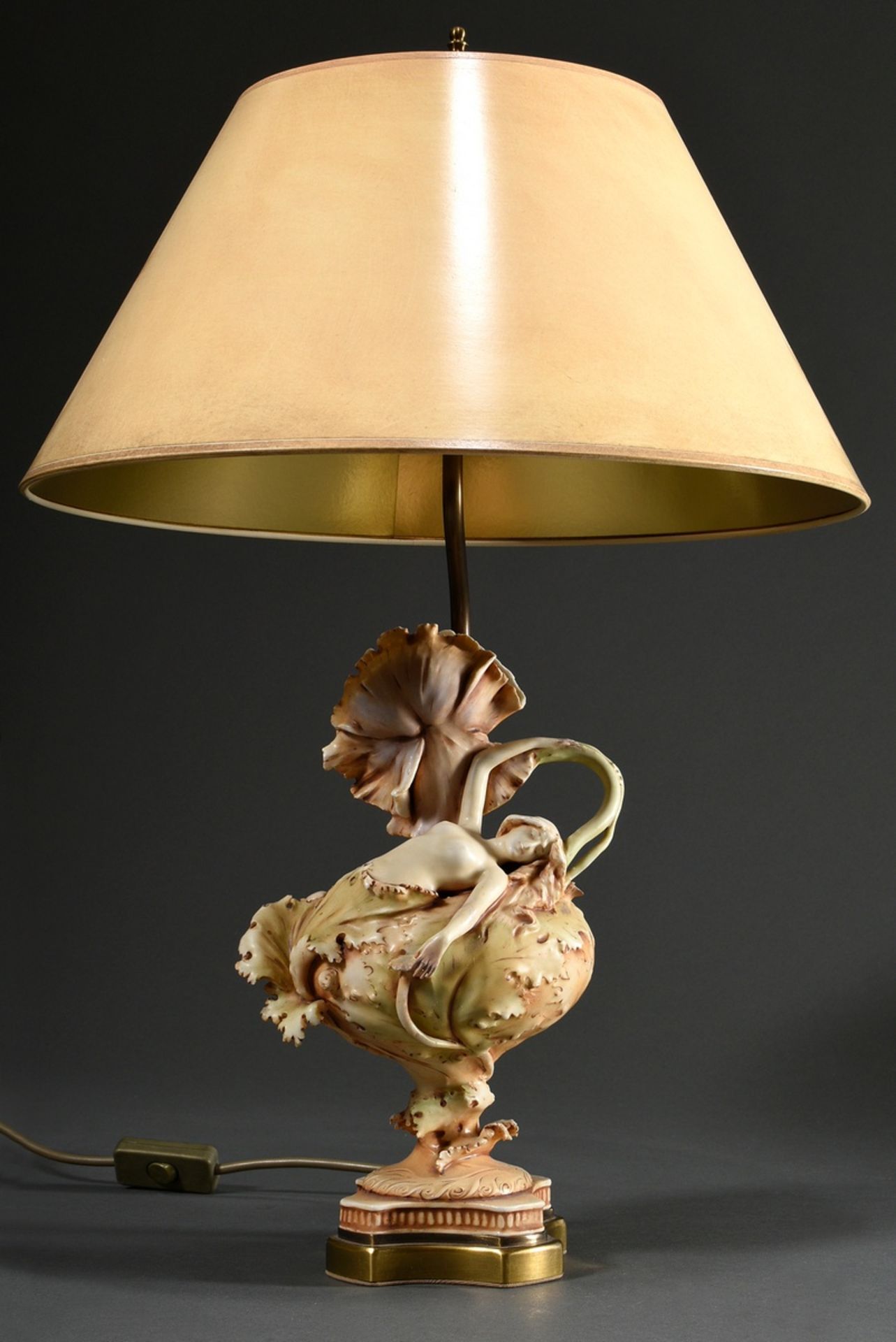 Table lamp with Art Nouveau vase "Girl and Poppy Blossoms", above a fourfold indented base corpus w