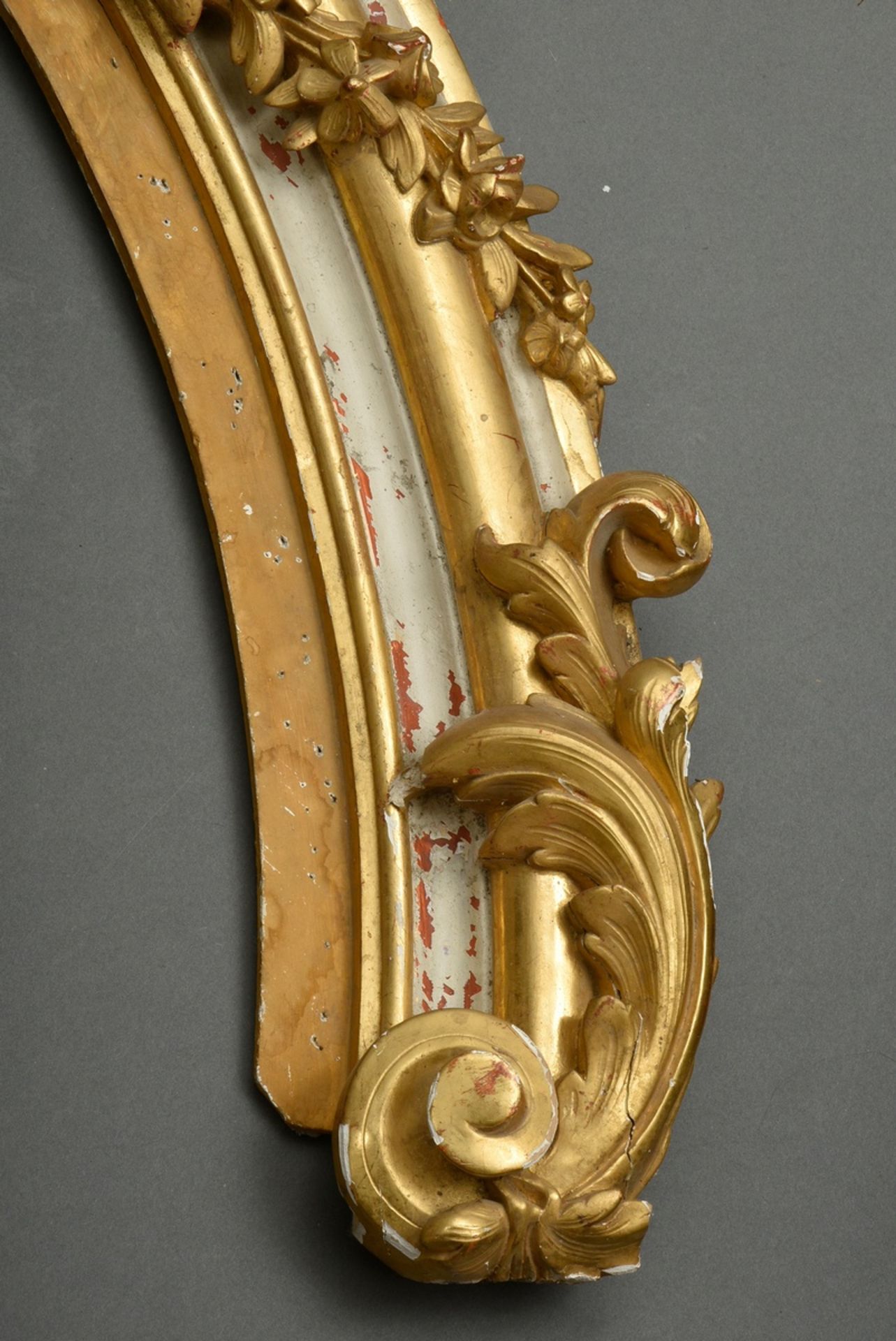Large arched supraport with wrapped leaf and flower garland and central coat of arms cartouche, whi - Image 4 of 6