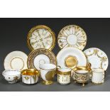 6 Diverse Mokkatassen/UT mit unterschiedlichen floralen und ornamentalen Golddekoren auf weißem Fon