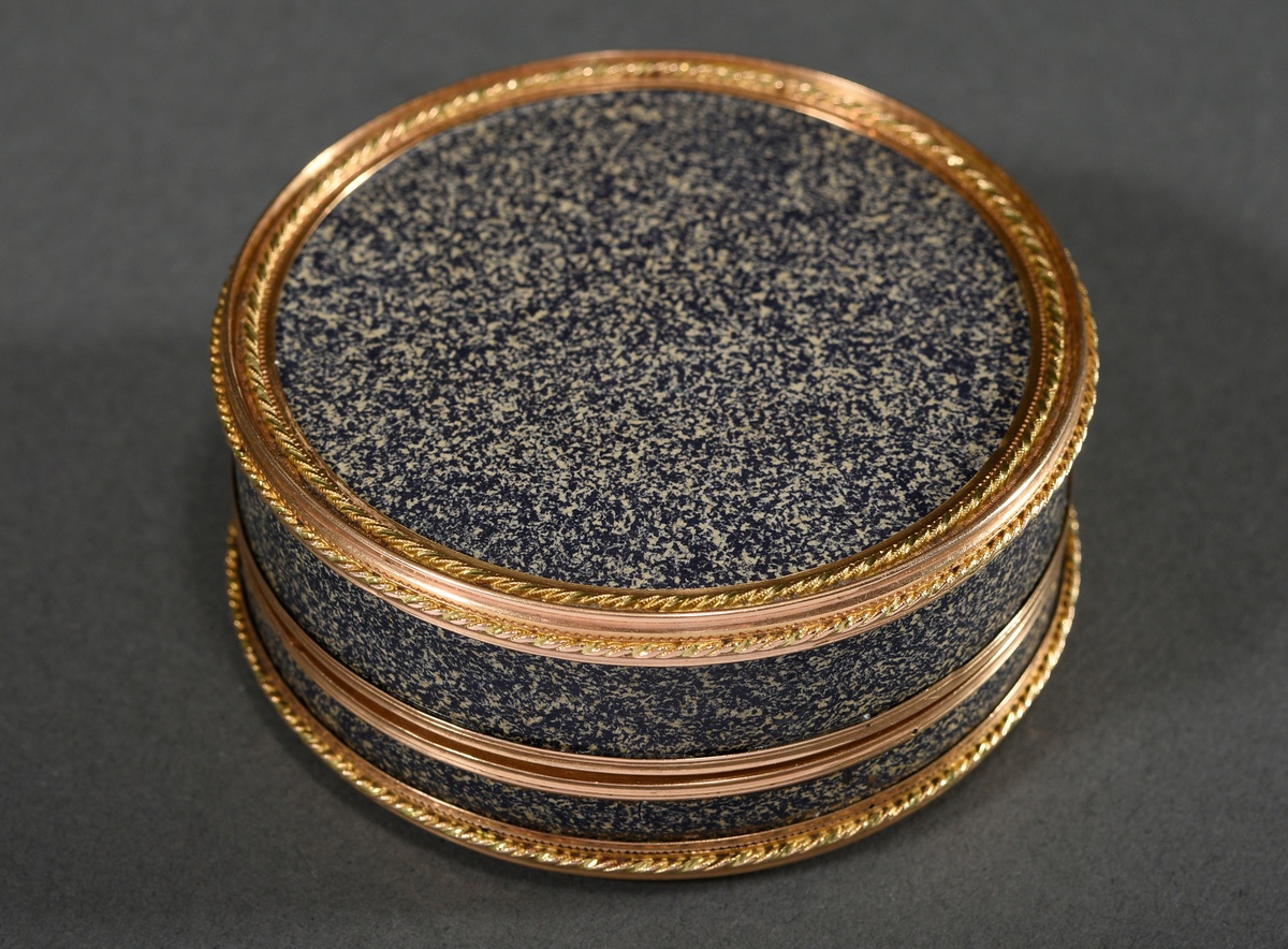 Round lacquer tabatiere with gold cord mounts and portrait medallion of the cleric "François Dumont - Image 4 of 7