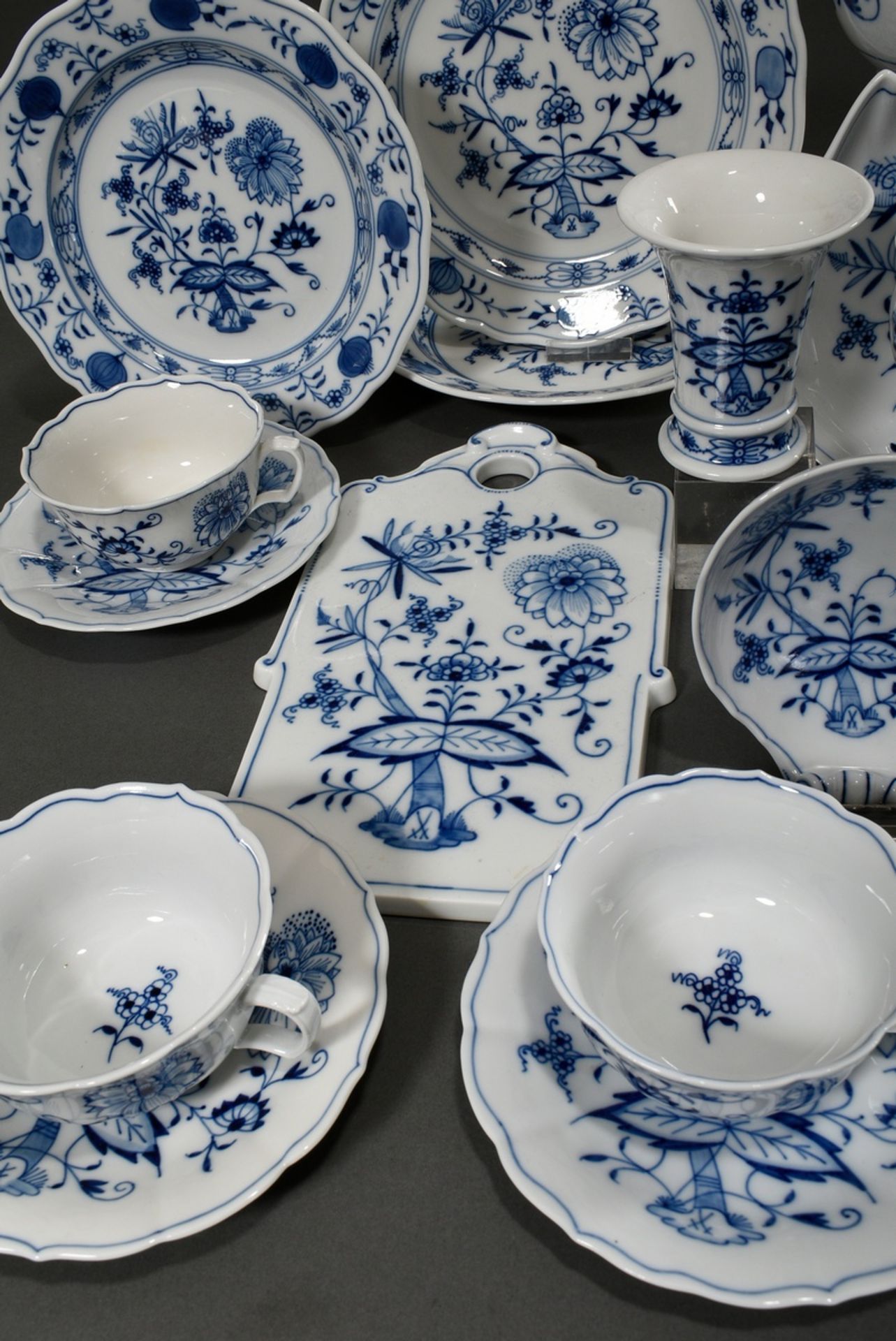 21 Teile Meissen "Zwiebelmuster" Frühstücksservice, blaue Schwertermarke nach 1950, bestehend aus: - Bild 4 aus 7