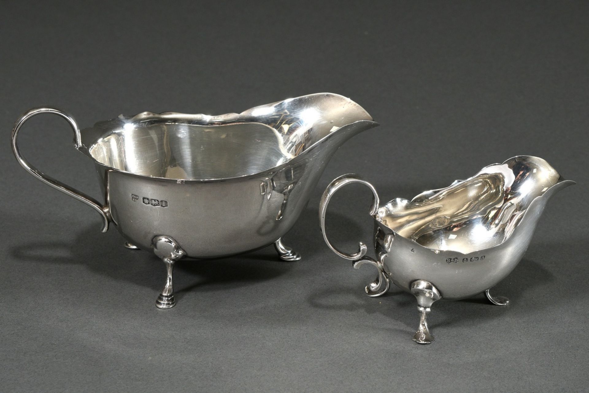 2 Diverse englische Saucieren auf Füßchen, Birmingham 1900/Sheffield 1951, Silber 925, 168g, L. 10, - Bild 2 aus 3