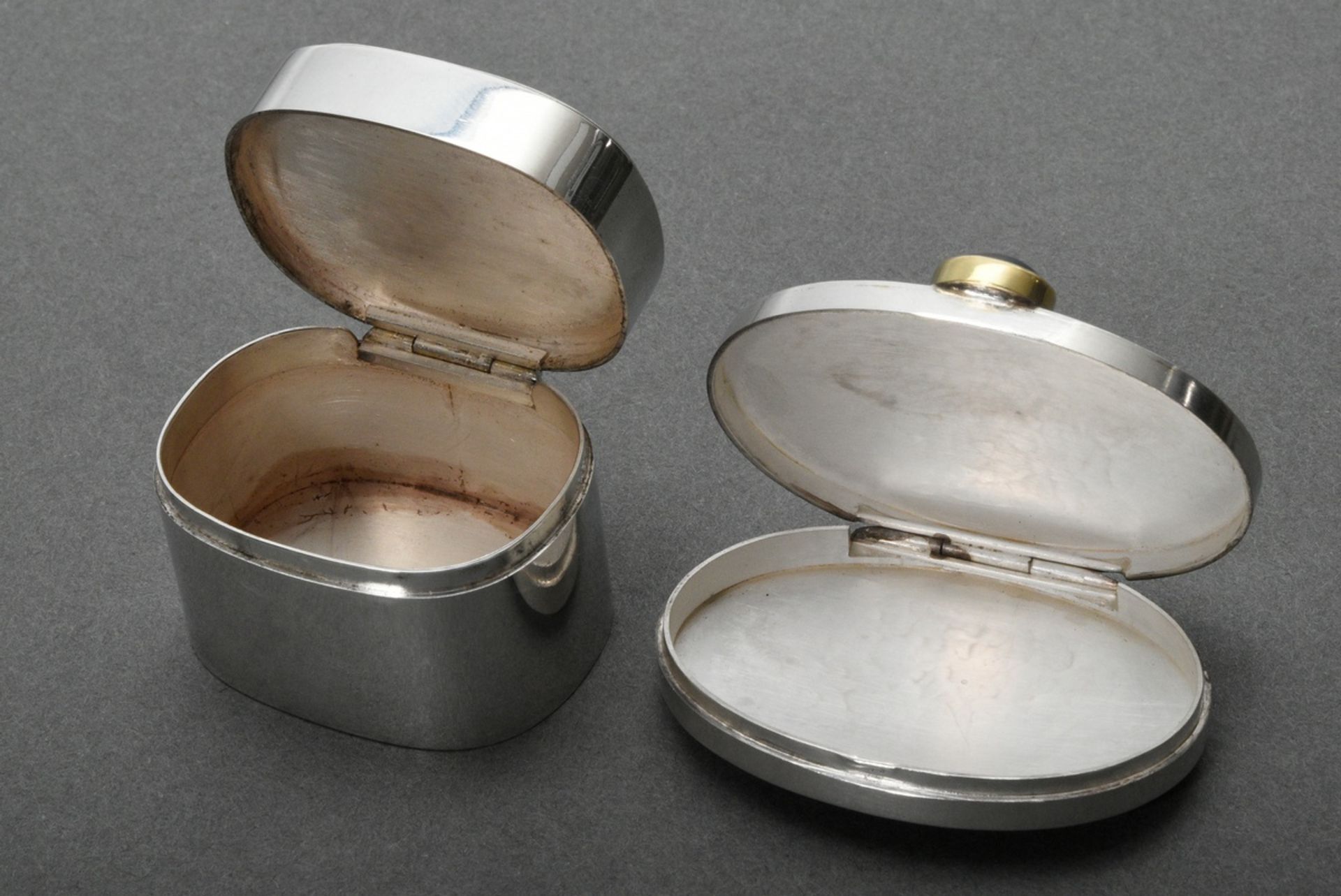 2 Various modern silver 925 pillboxes: 1 tall with watch wheels under glass (43,8g, 4x3x2,9cm) and - Image 5 of 5