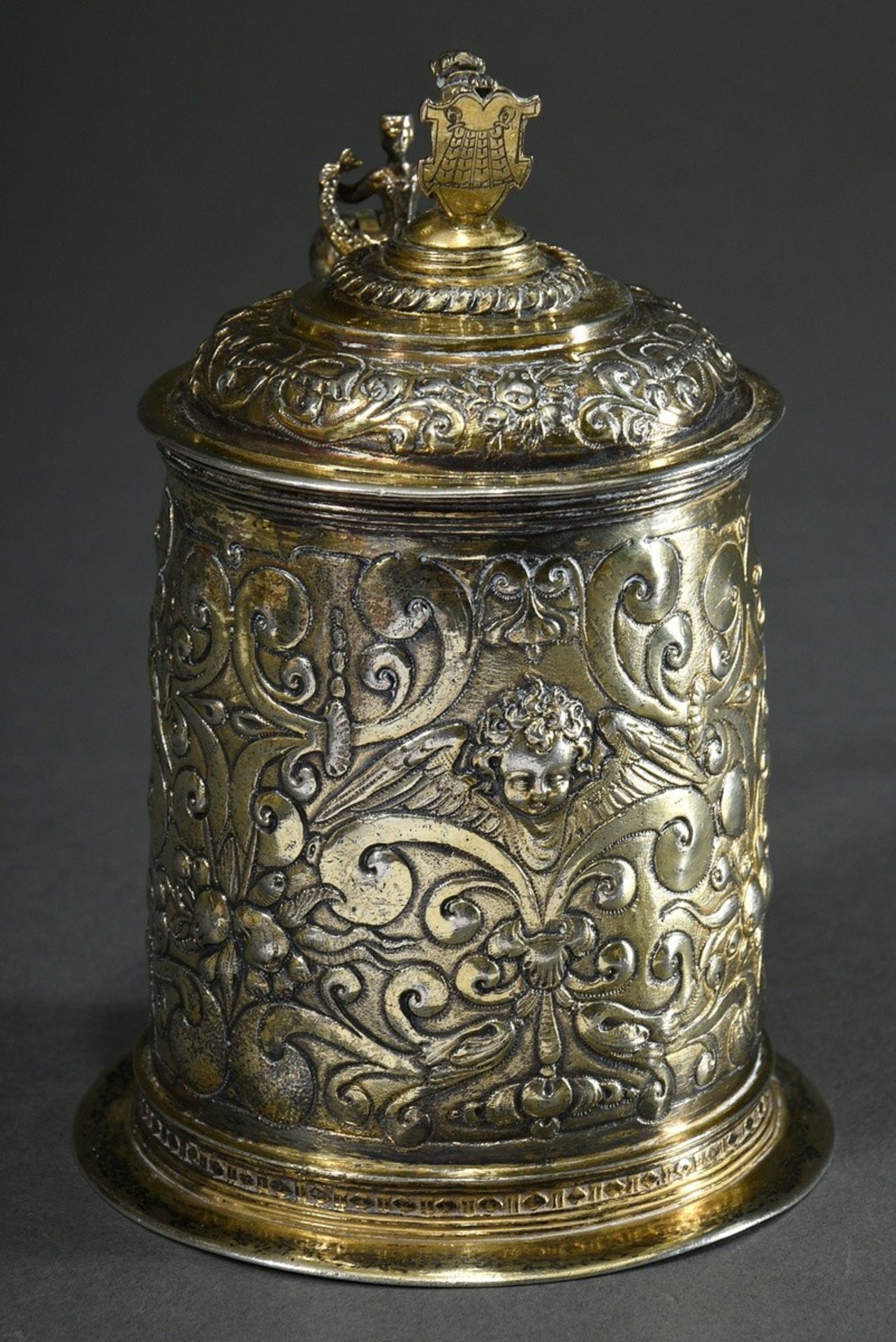 Small Mannerist lidded tankard with "fruit hangings and winged angels' heads" between scrollwork ov - Image 2 of 11