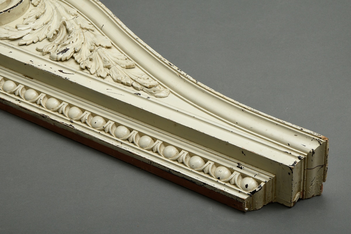 Carved supraport with acanthus leaves, volutes and egg-bar frieze, wood painted white, 39x214x15cm, - Image 3 of 6