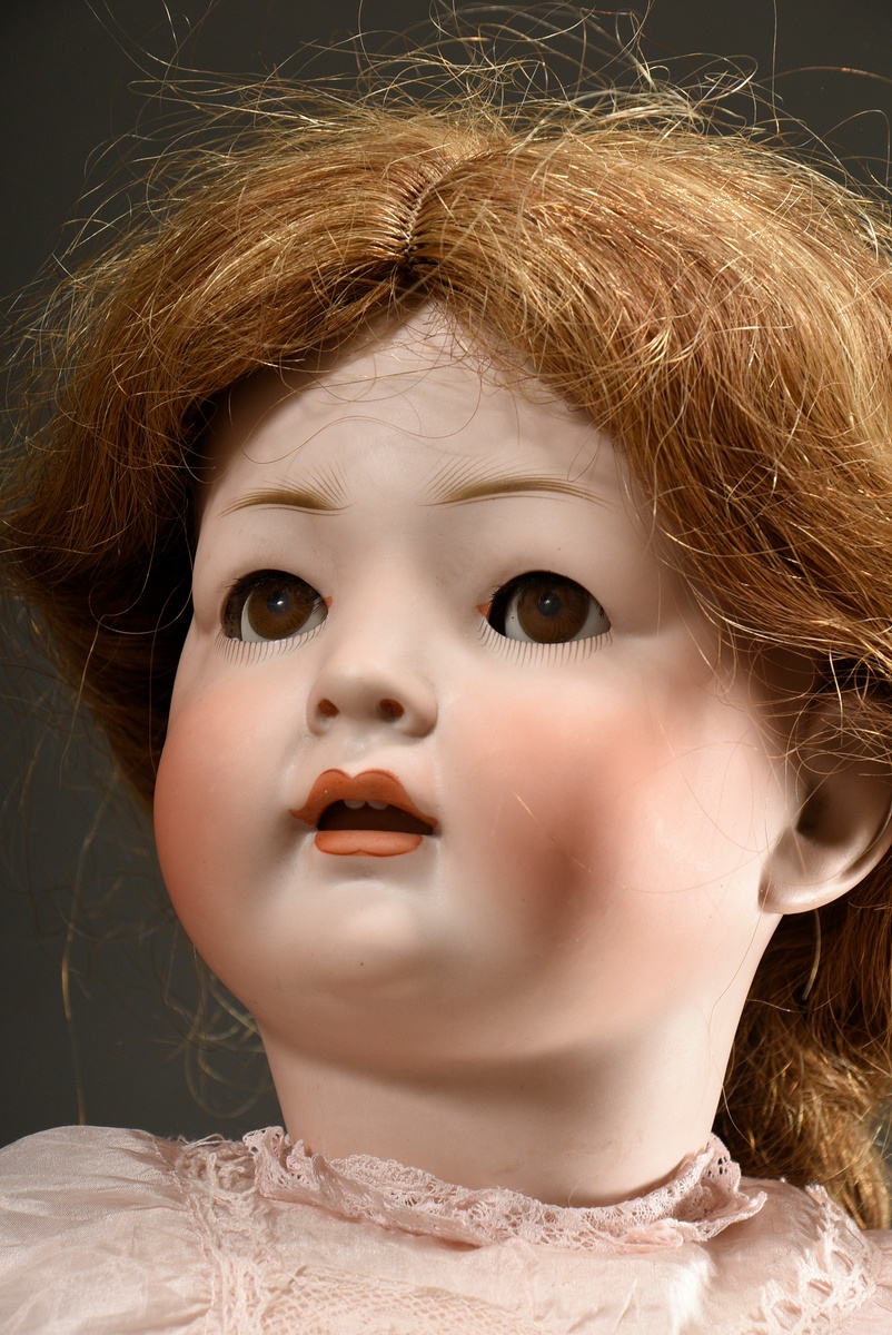 König & Wernicke doll with bisque porcelain crank head, blue sleeping eyes, open mouth with two tee - Image 2 of 6