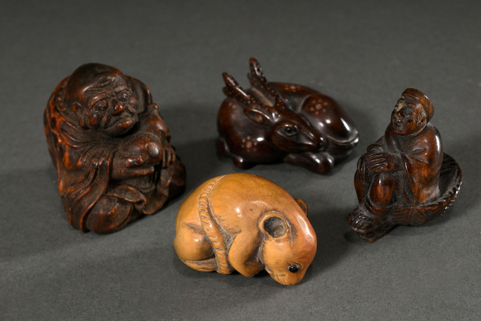 4 Various fine bamboo carvings: "Old Daoist sage with calabash", China, Qing period (h. 4.5cm, min.