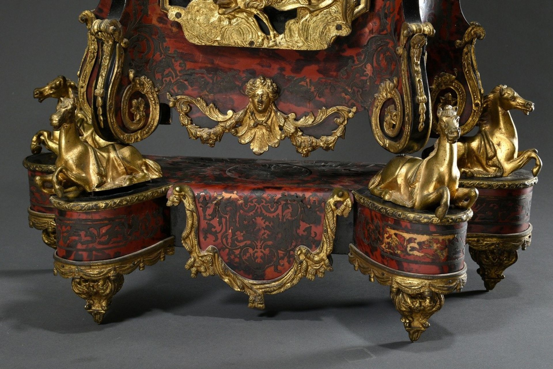 Large Boulle state pendulum with fire-gilded bronzes on wall console in Louis XVI style, red-brown - Image 5 of 17