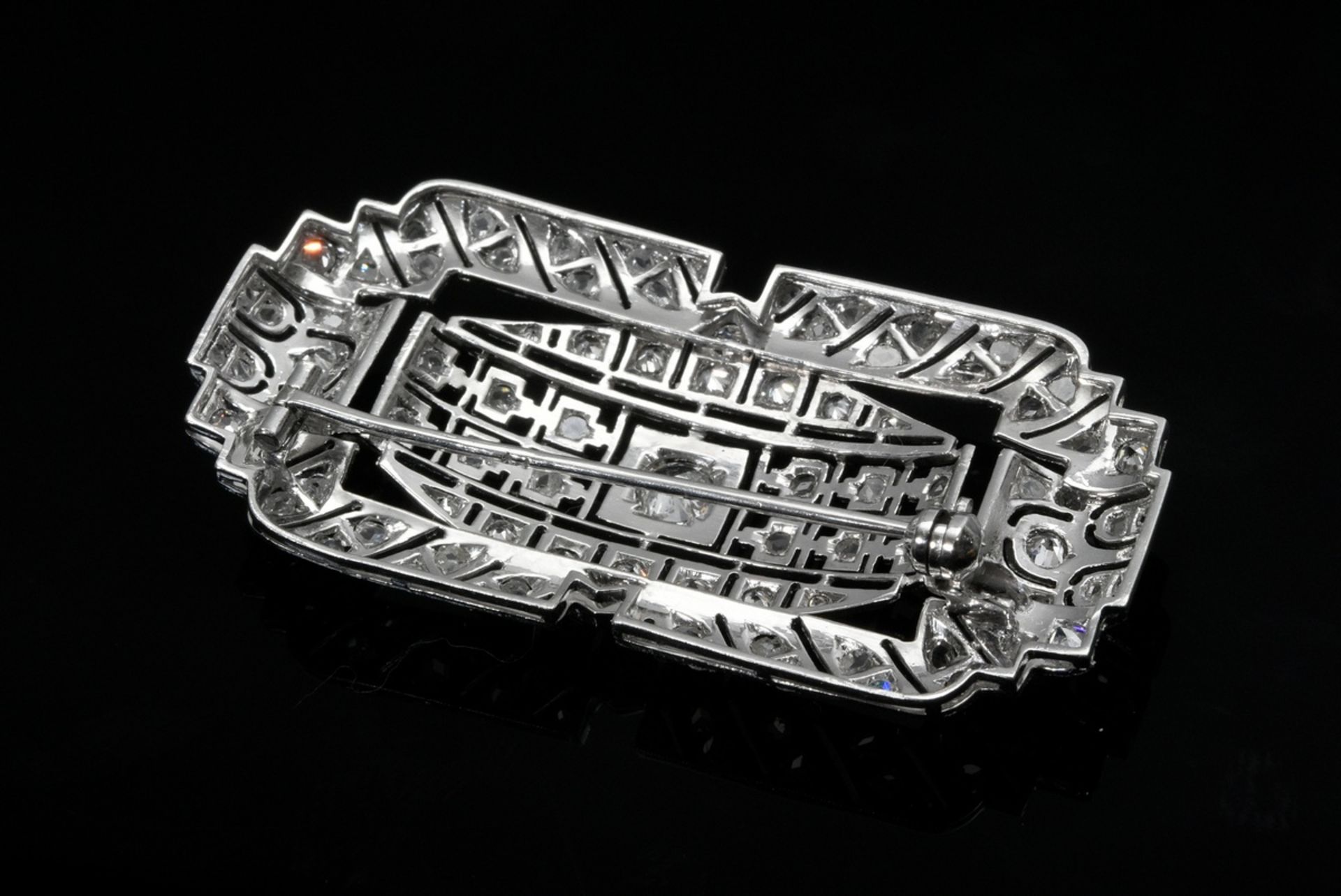 Art Deco platinum pin with old and rose cut diamonds (total approx. 1.90ct/SI-P2/W-CR), 10,8g, 5x2, - Image 3 of 3