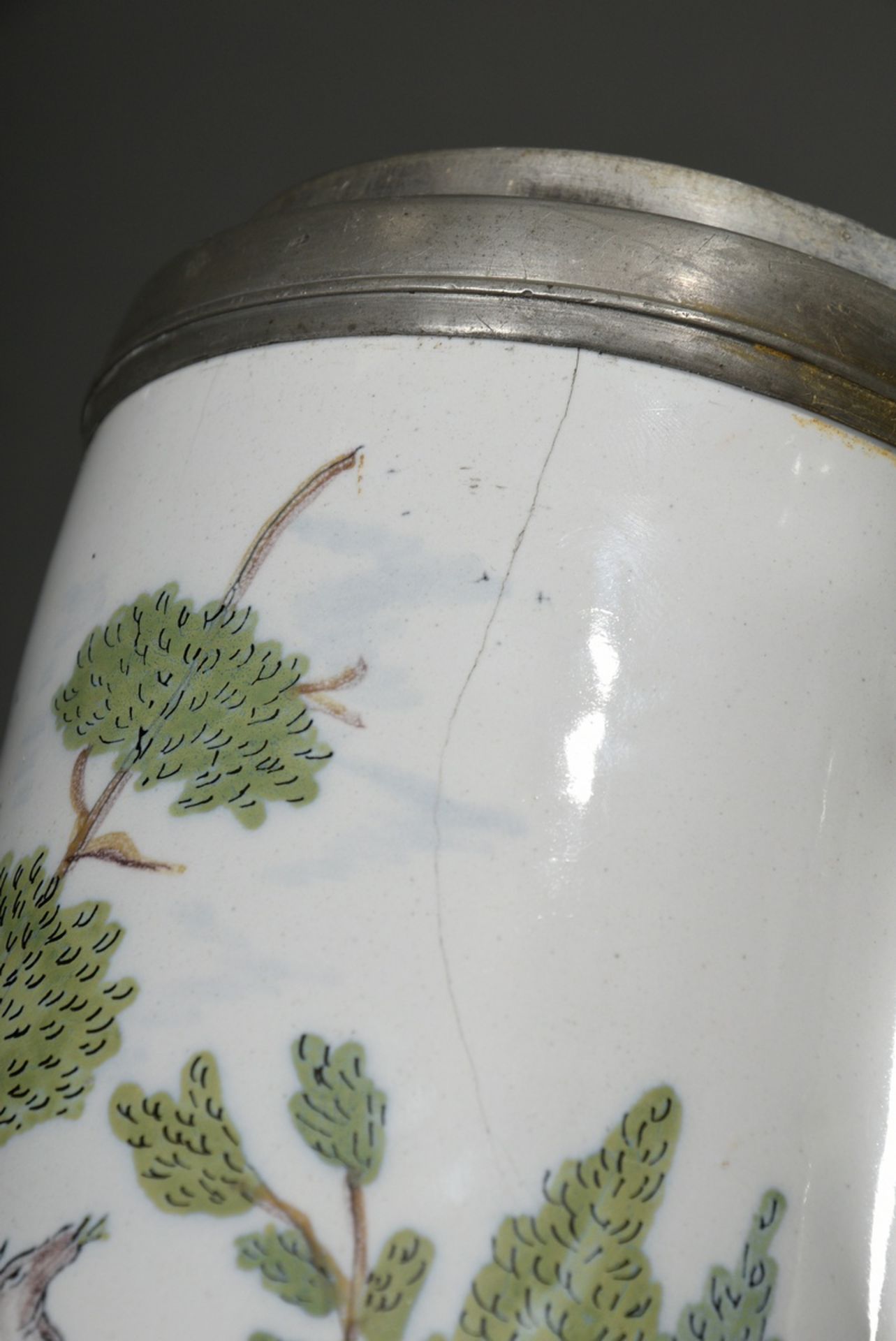 Schrezheimer Walzenkrug in Zylinderform mit Ohrenhenkel, Fayence weiß glasiert mit feiner Scharffeu - Bild 8 aus 10