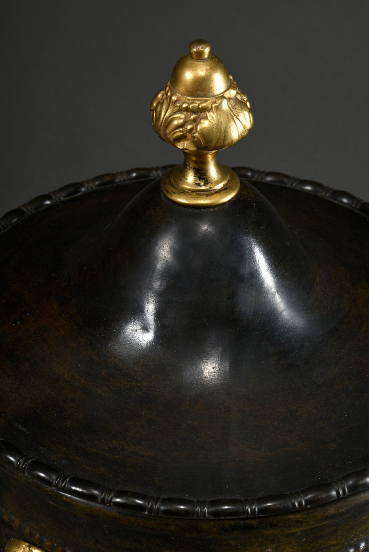 Lidded pot for fireplace lighter in classicistic form with polished brass "buck heads and leaf garl - Image 3 of 6