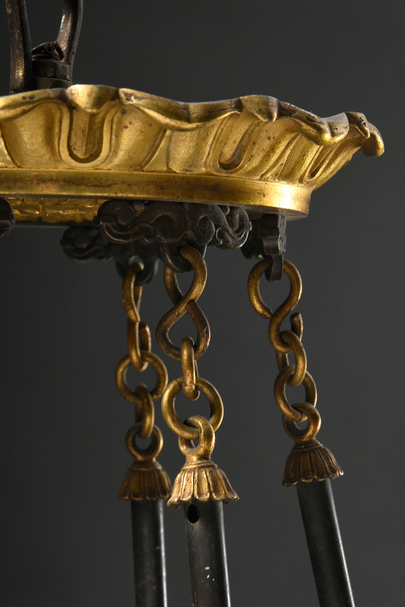 Large 12-flame Empire bronze ceiling chandelier with fire-gilded leaf friezes and bearded mascarons - Image 4 of 9