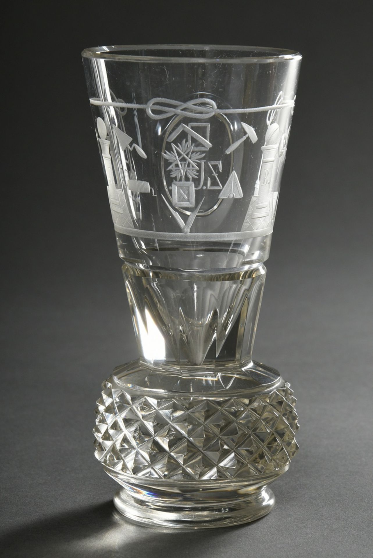 Masonic glass with inscription "Z.U.E." (Zur Unverbrüderlichen Einigkeit) in a medallion and rich s