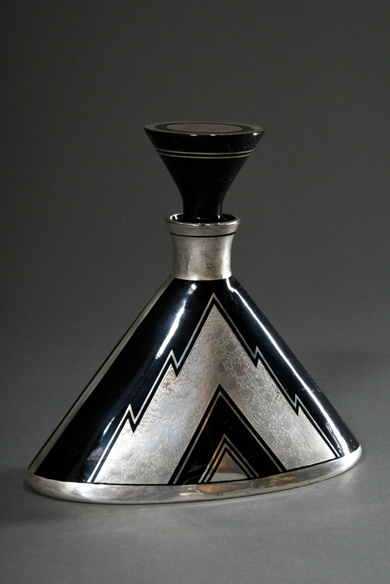 6 pieces Art Deco liqueur service in black glass with geometric silver overlay: cone-shaped carafe - Image 4 of 7