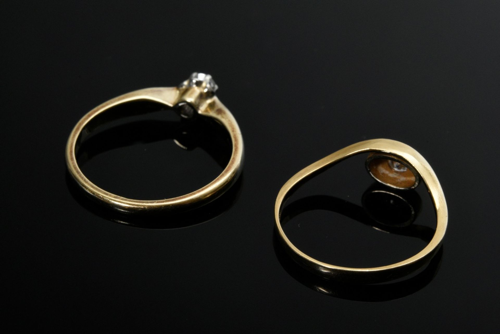 2 Diverse Ringe: Gelbgold 750 mit Brillant (ca. 0.07ct/VSI/W, 1,4g, Gr. 50) und Gelbgold 585 mit Br - Bild 2 aus 3